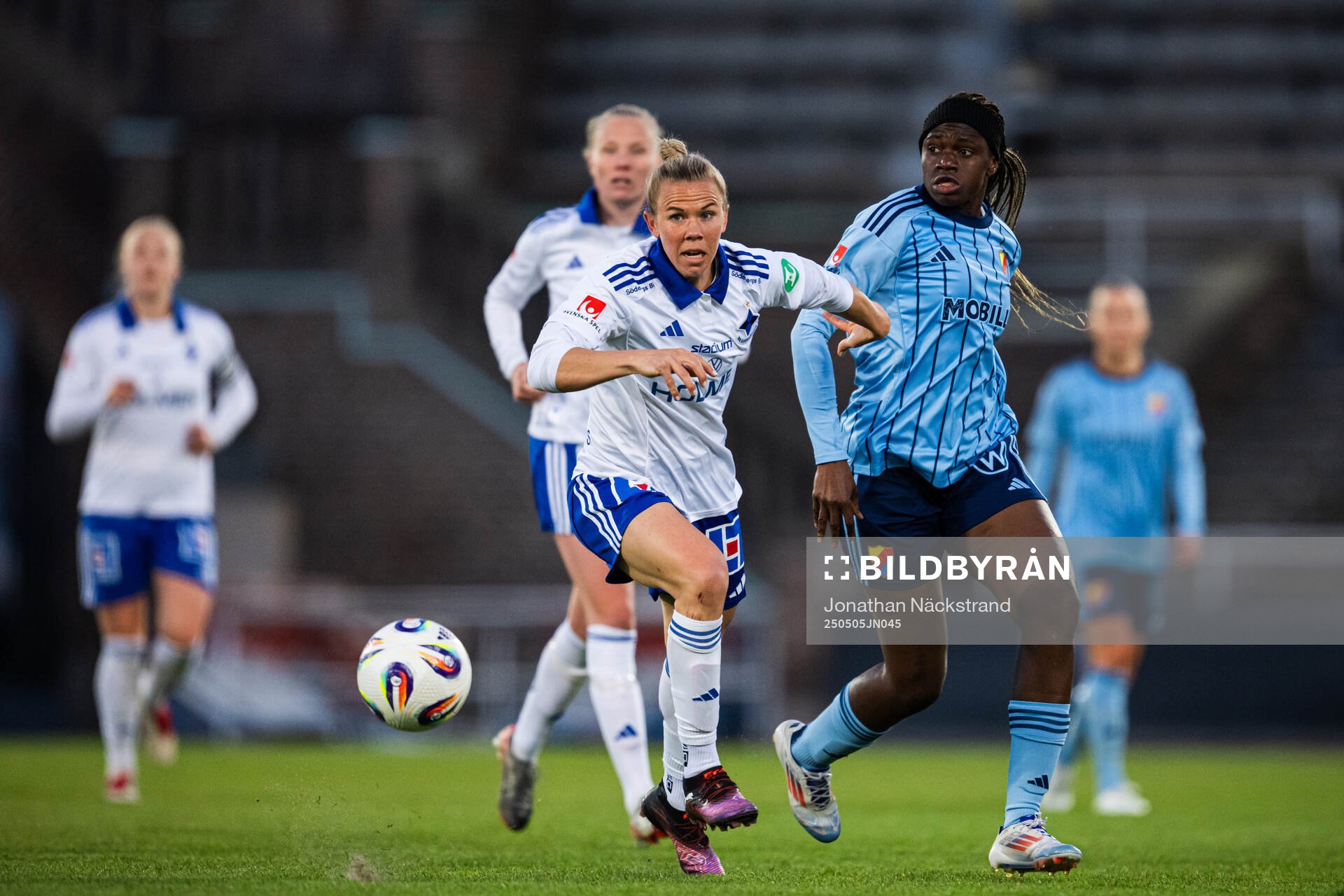 IFK Norrköpings Jessica Wik och Djurgårdens Flavine