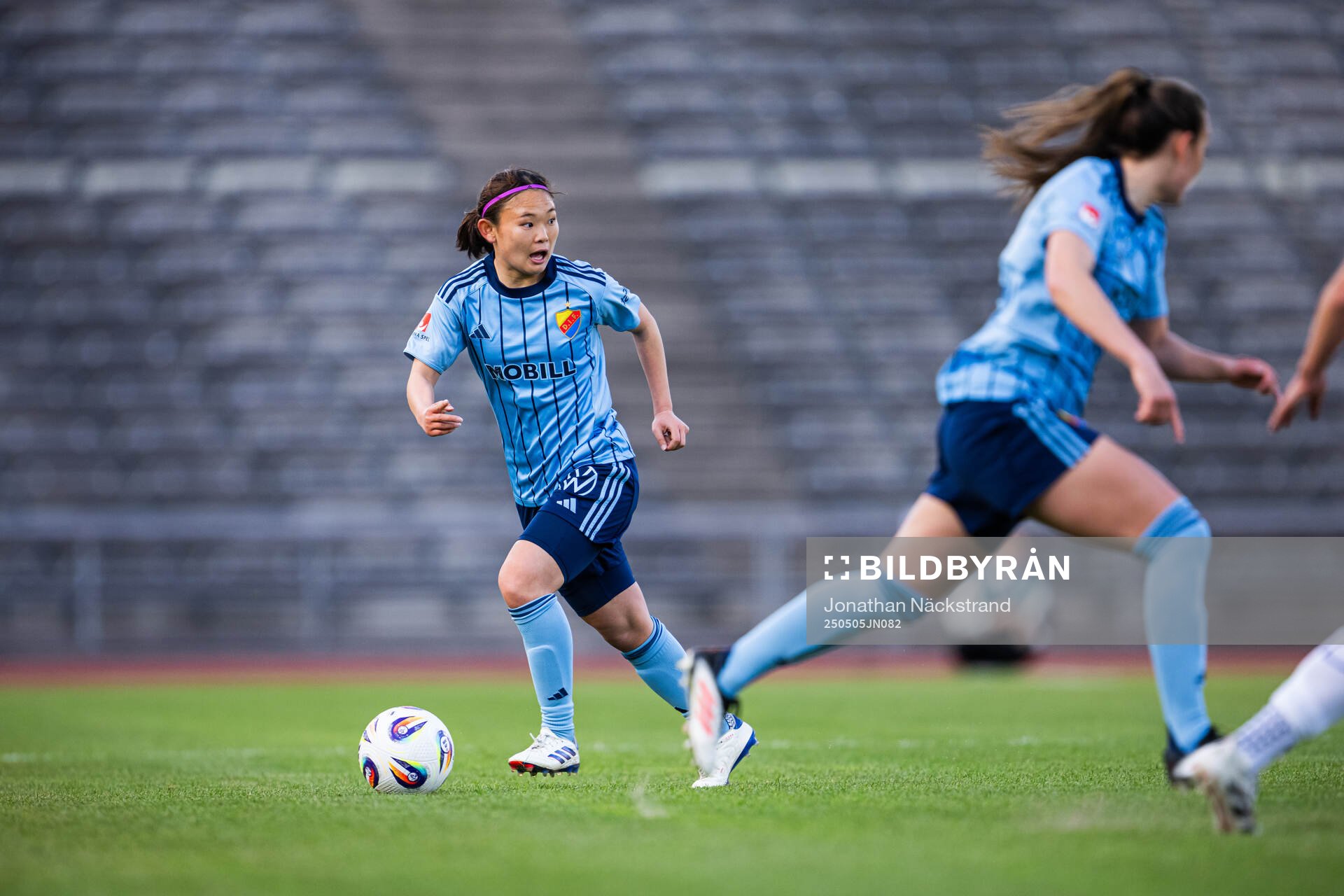 Djurgårdens Urara Watanabe under fotbollsmatchen i Damallsvenskan mellan Djurgården och IFK Norrköping den 5 maj 2025 i Stockholm.