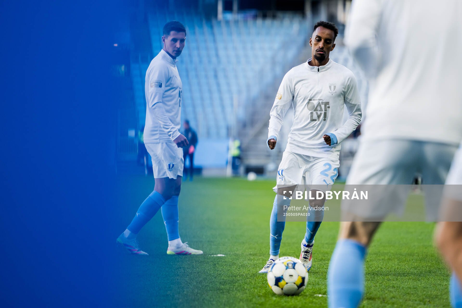 Malmö FFs Taha Ali inför fotbollsmatchen i Allsvenskan mellan Malmö FF och Brommapojkarna den 5 maj 2025 i Malmö. 