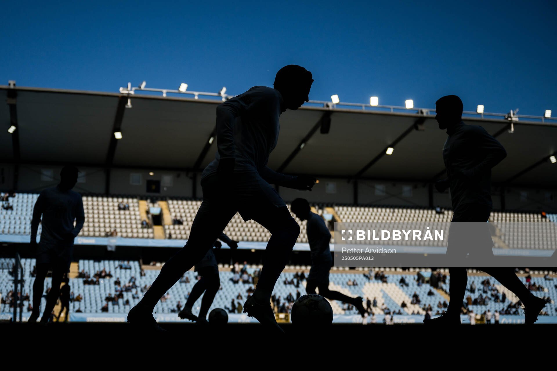 Malmö FFs Jens Stryger Larsen inför fotbollsmatchen i Allsvenskan mellan Malmö FF och Brommapojkarna den 5 maj 2025 i Malmö. 