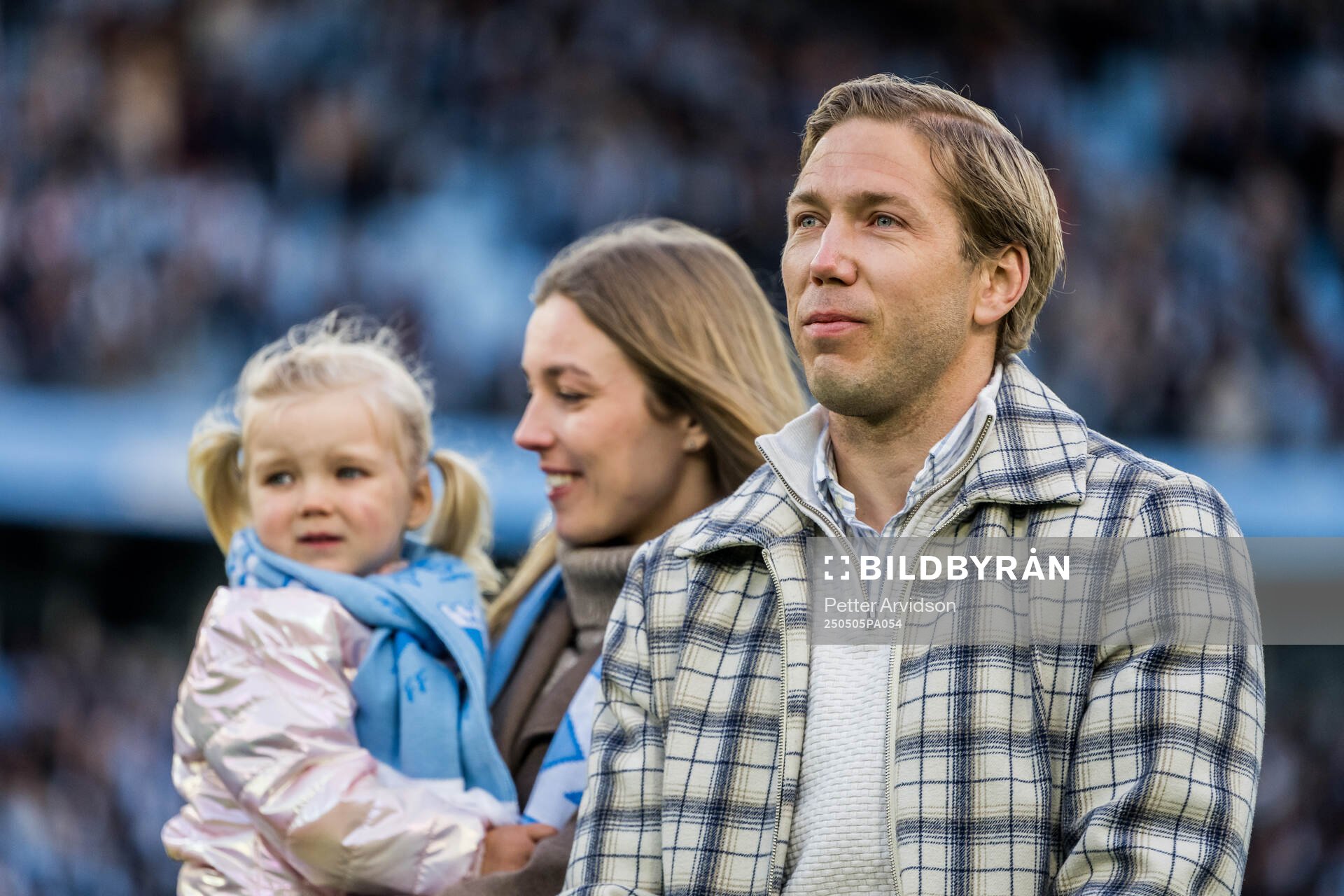 Malmö FFs tidigare spelare Anton Tinnerholm hyllas under fotbollsmatchen i Allsvenskan mellan Malmö FF och Brommapojkarna den 5 maj 2025 i Malmö.