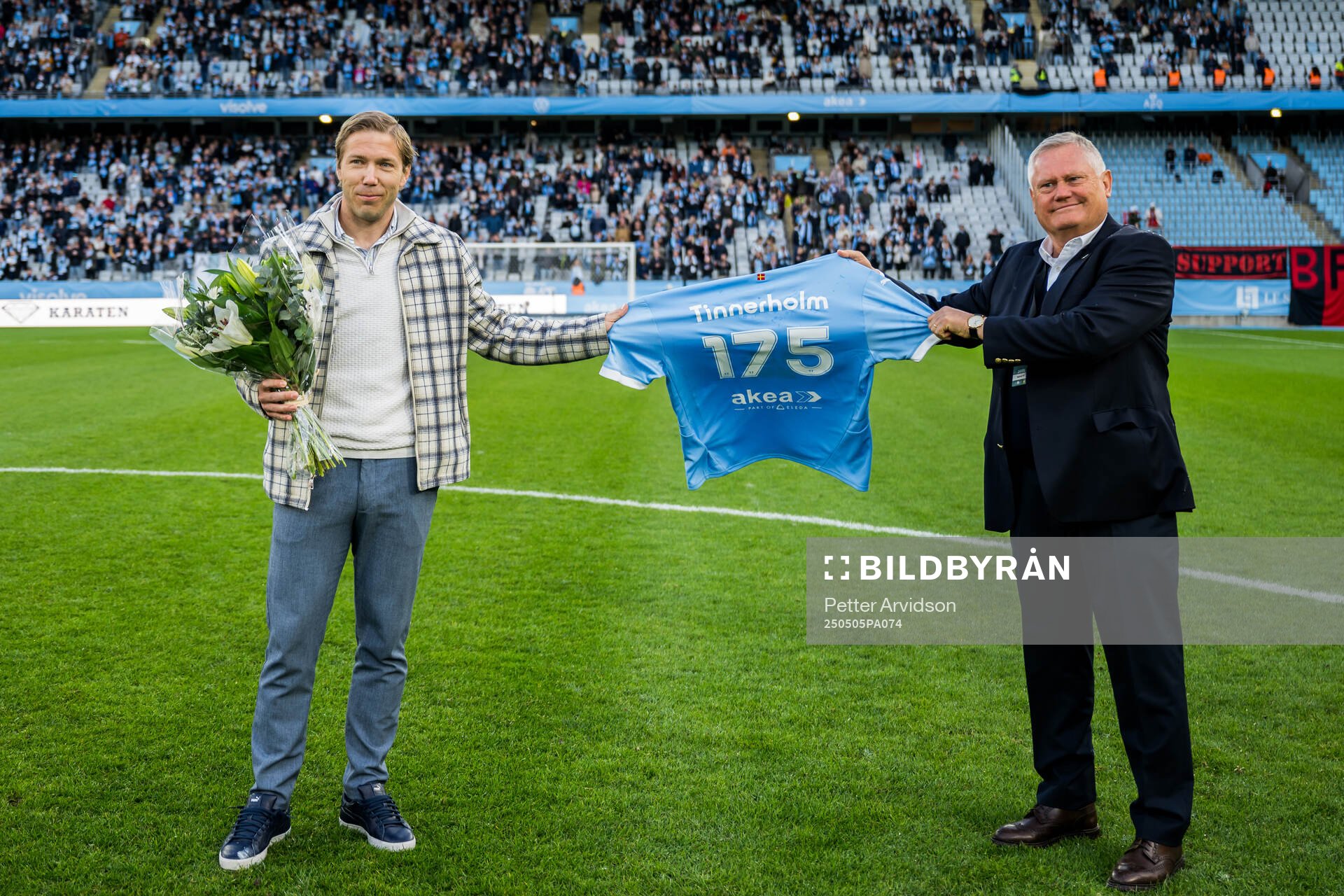 Malmö FFs tidigare spelare Anton Tinnerholm hyllas