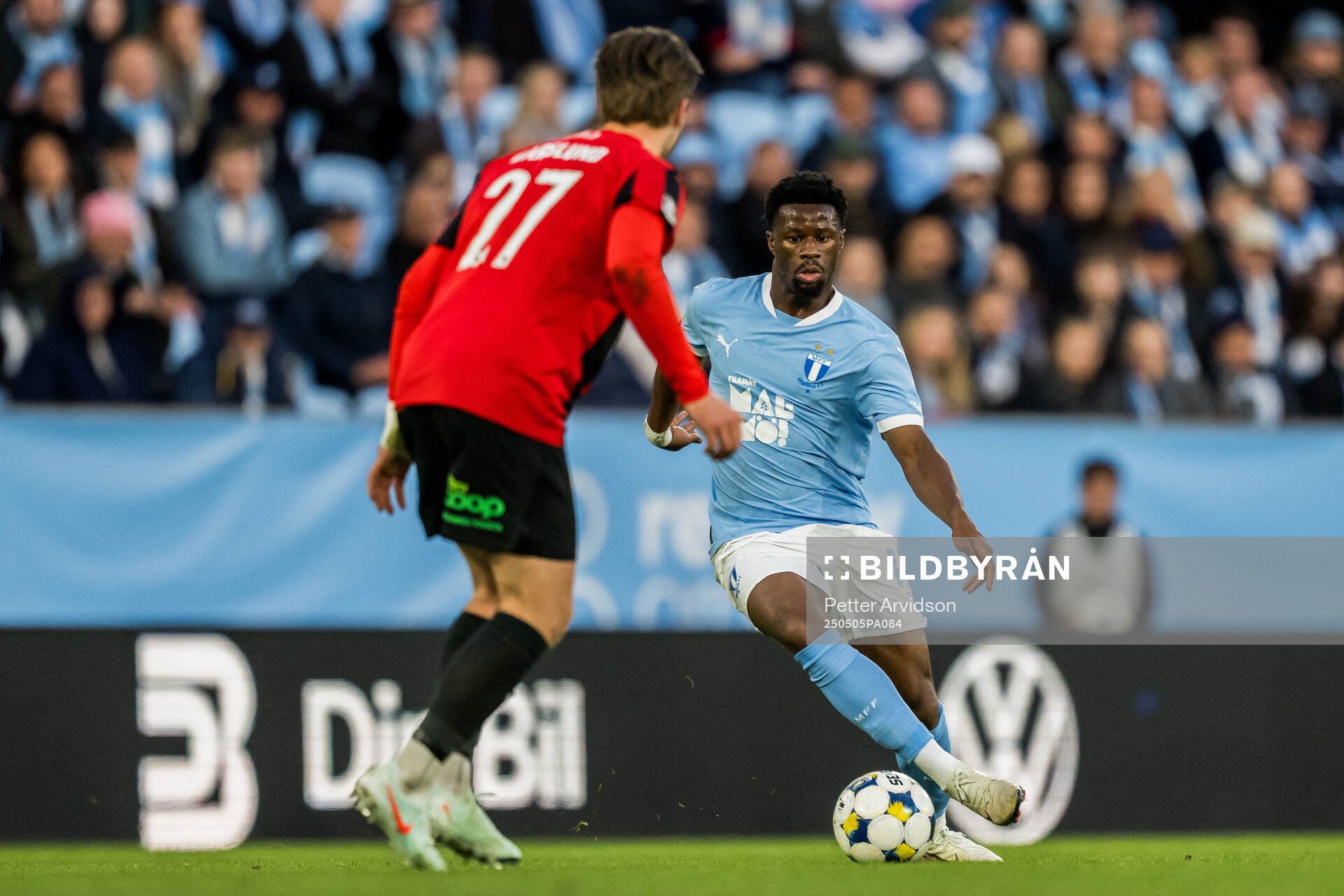 Malmö FFs Emmanuel Ekong under fotbollsmatchen i Allsvenskan mellan Malmö FF och Brommapojkarna den 5 maj 2025 i Malmö. 