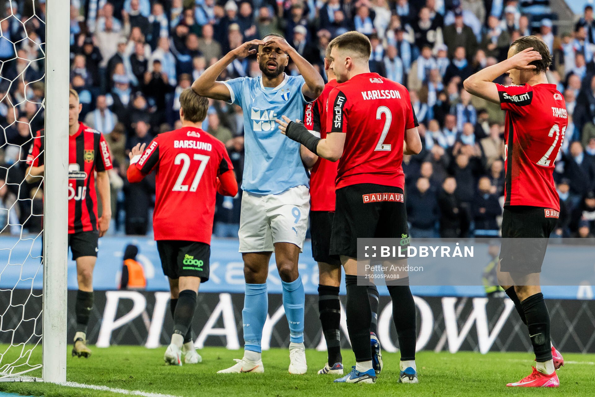 Malmö FFs Isaac Kiese Thelin deppar