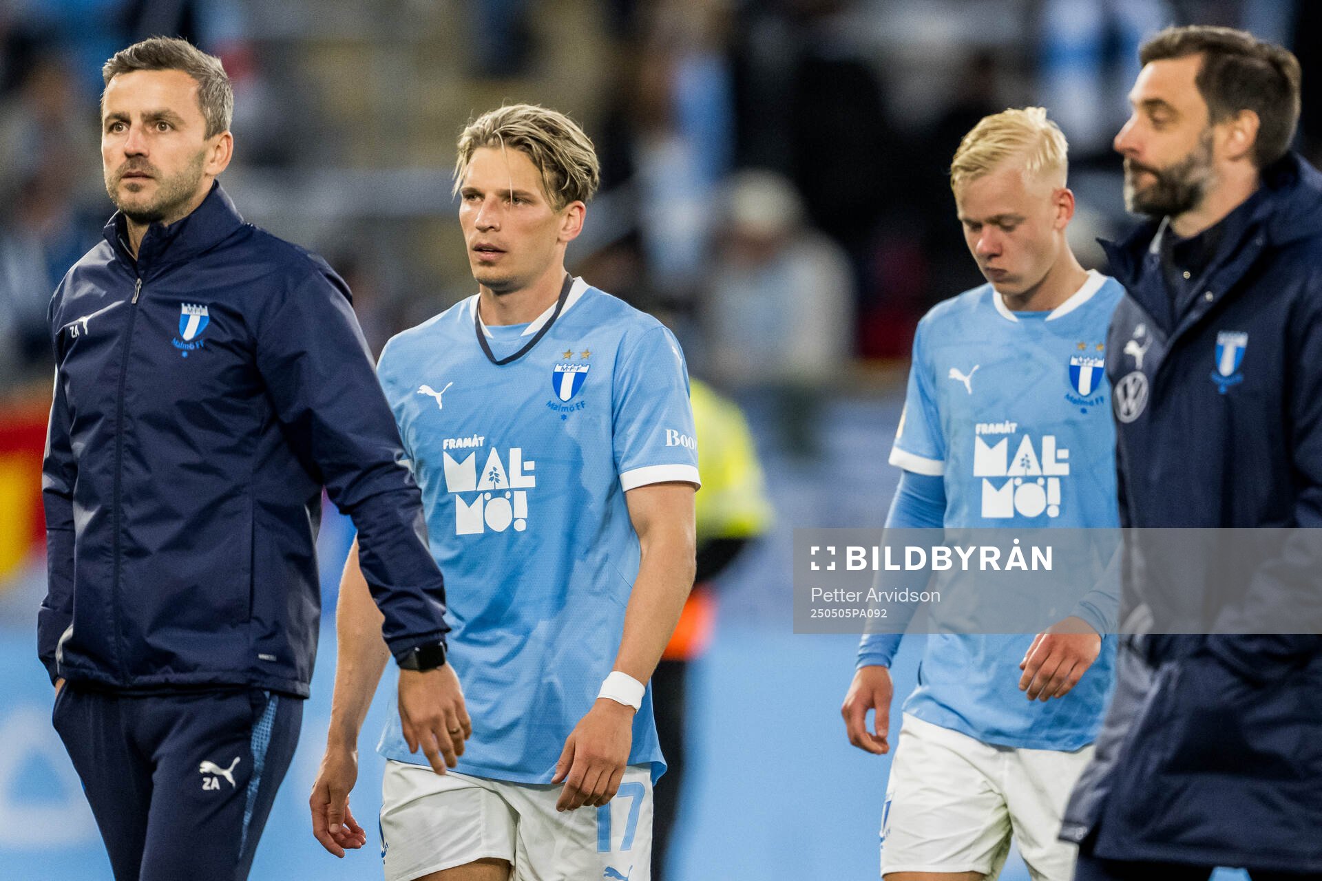 Malmö FFs Jens Stryger Larsen och Otto Rosengren deppar
