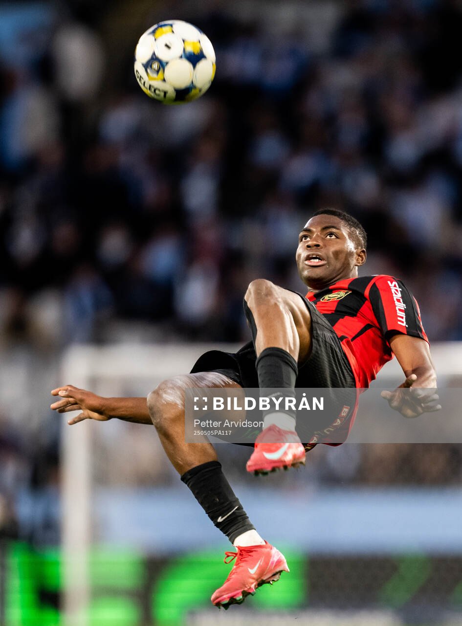 Brommapojkarnas Ezekiel Alladoh under fotbollsmatchen i Allsvenskan mellan Malmö FF och Brommapojkarna den 5 maj 2025 i Malmö. 