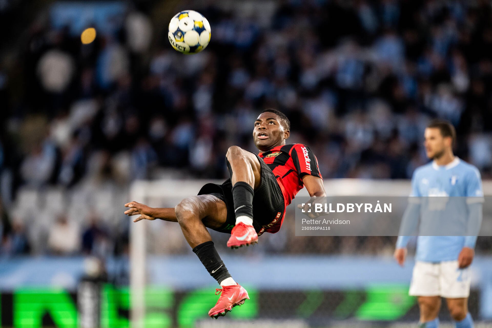Brommapojkarnas Ezekiel Alladoh under fotbollsmatchen i Allsvenskan mellan Malmö FF och Brommapojkarna den 5 maj 2025 i Malmö. 