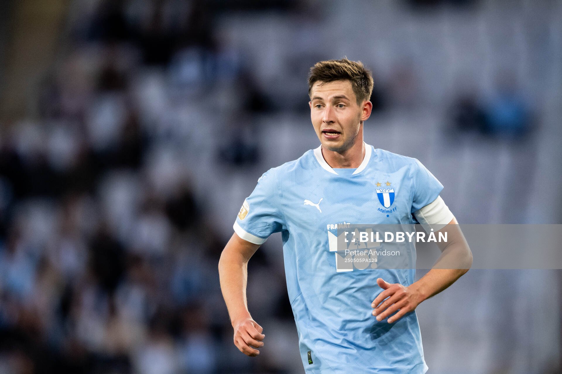 Malmö FFs Lasse Berg Johnsen under fotbollsmatchen i Allsvenskan mellan Malmö FF och Brommapojkarna den 5 maj 2025 i Malmö. 