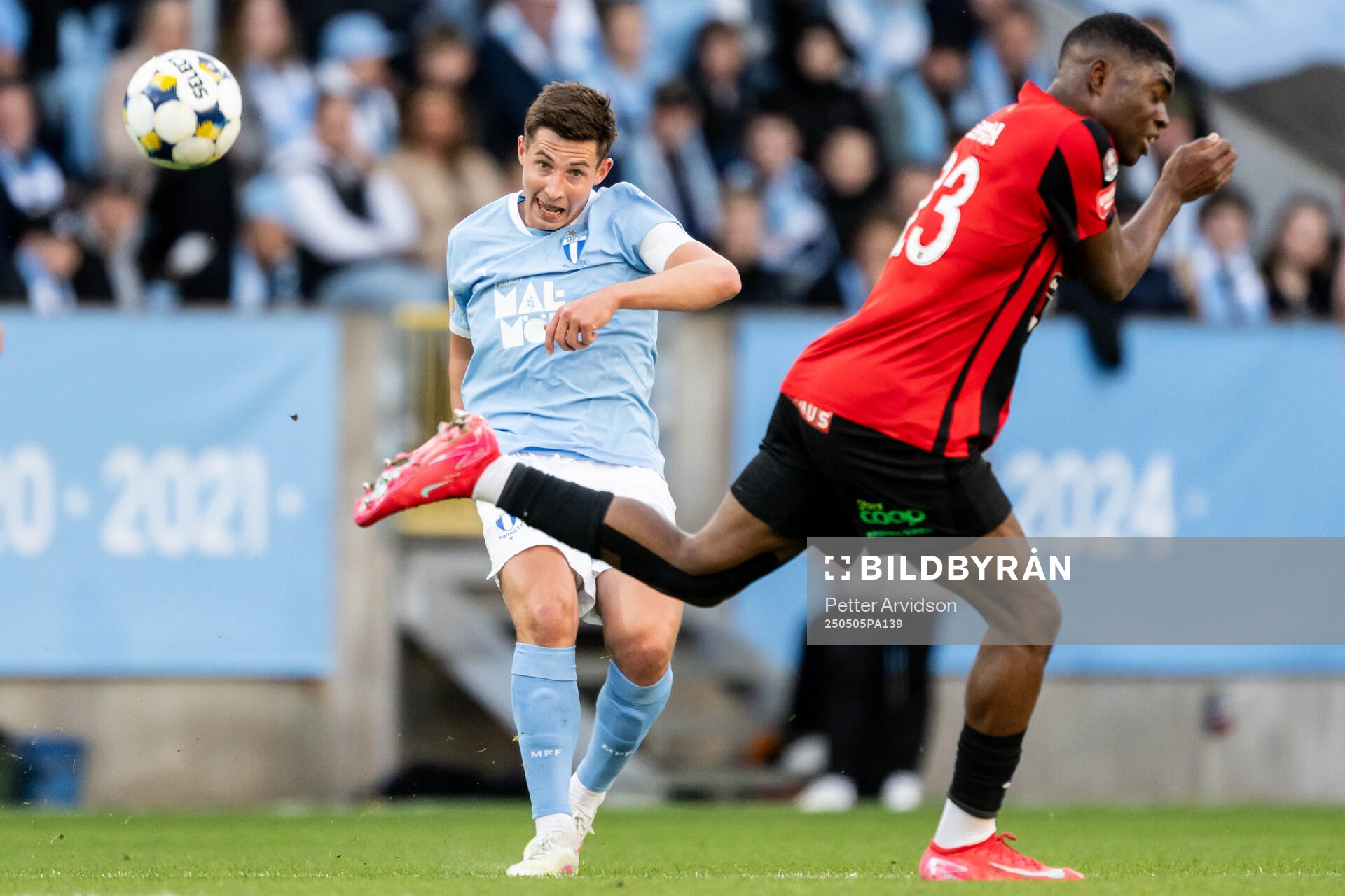 Malmö FFs Lasse Berg Johnsen och Brommapojkarnas Ezekiel