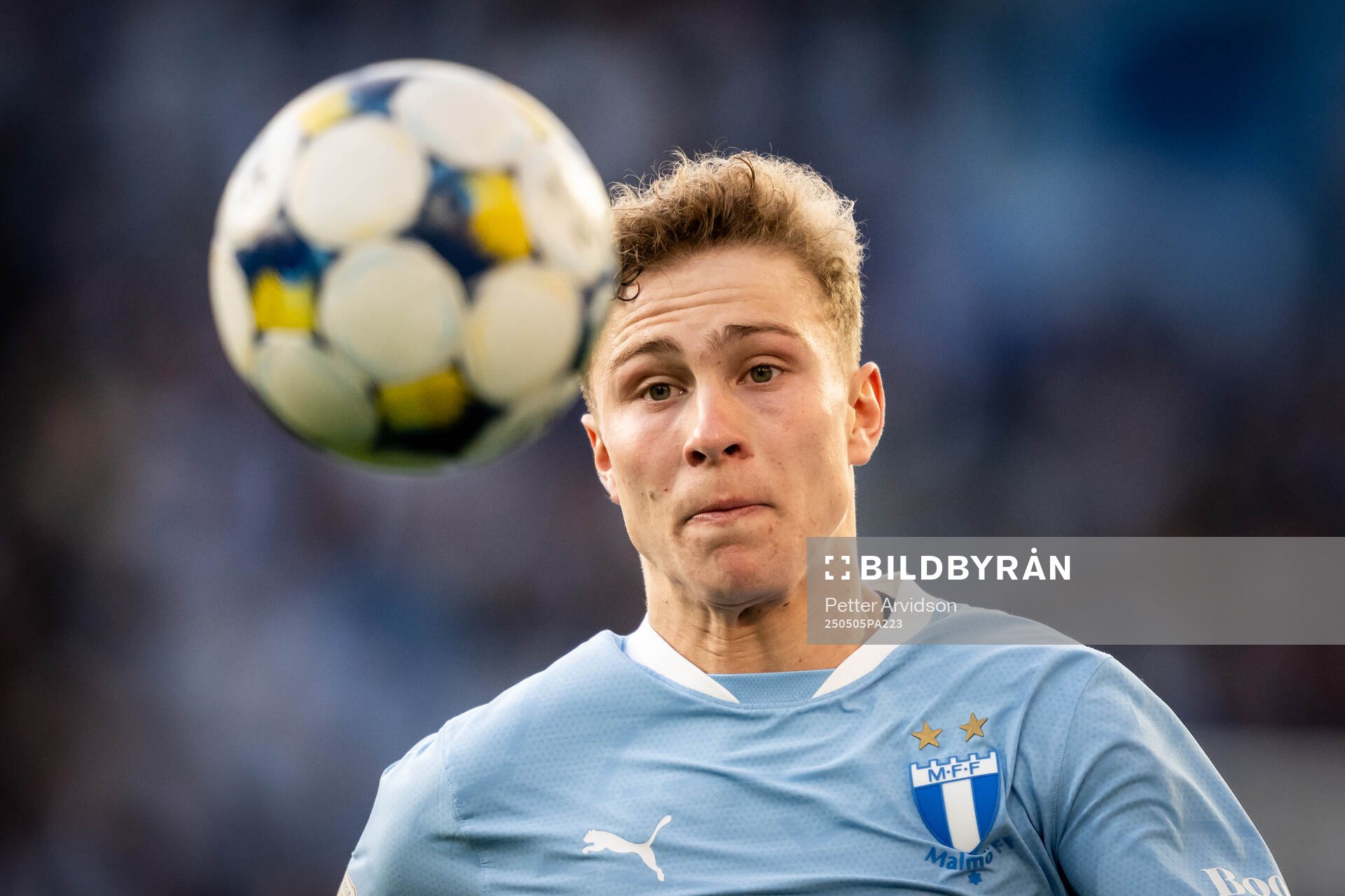 Malmö FFs Hugo Bolin under fotbollsmatchen i Allsvenskan mellan Malmö FF och Brommapojkarna den 5 maj 2025 i Malmö. 