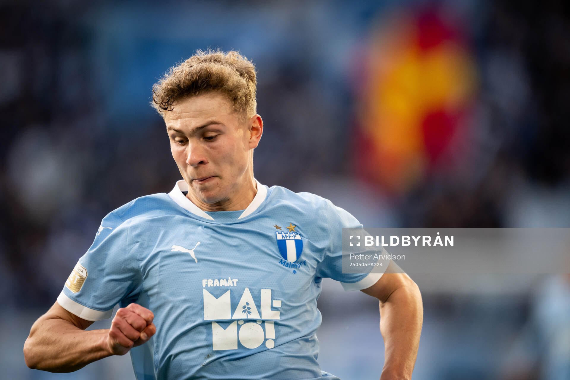 Malmö FFs Hugo Bolin under fotbollsmatchen i Allsvenskan mellan Malmö FF och Brommapojkarna den 5 maj 2025 i Malmö. 