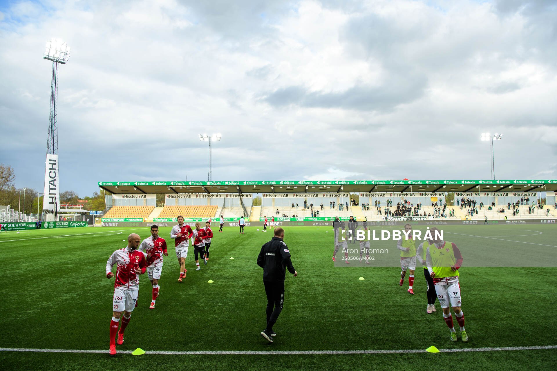 Kalmars spelare inför fotbollsmatchen i Superettan mellan Västerås och Kalmar den 6 maj 2025 i Västerås. 
