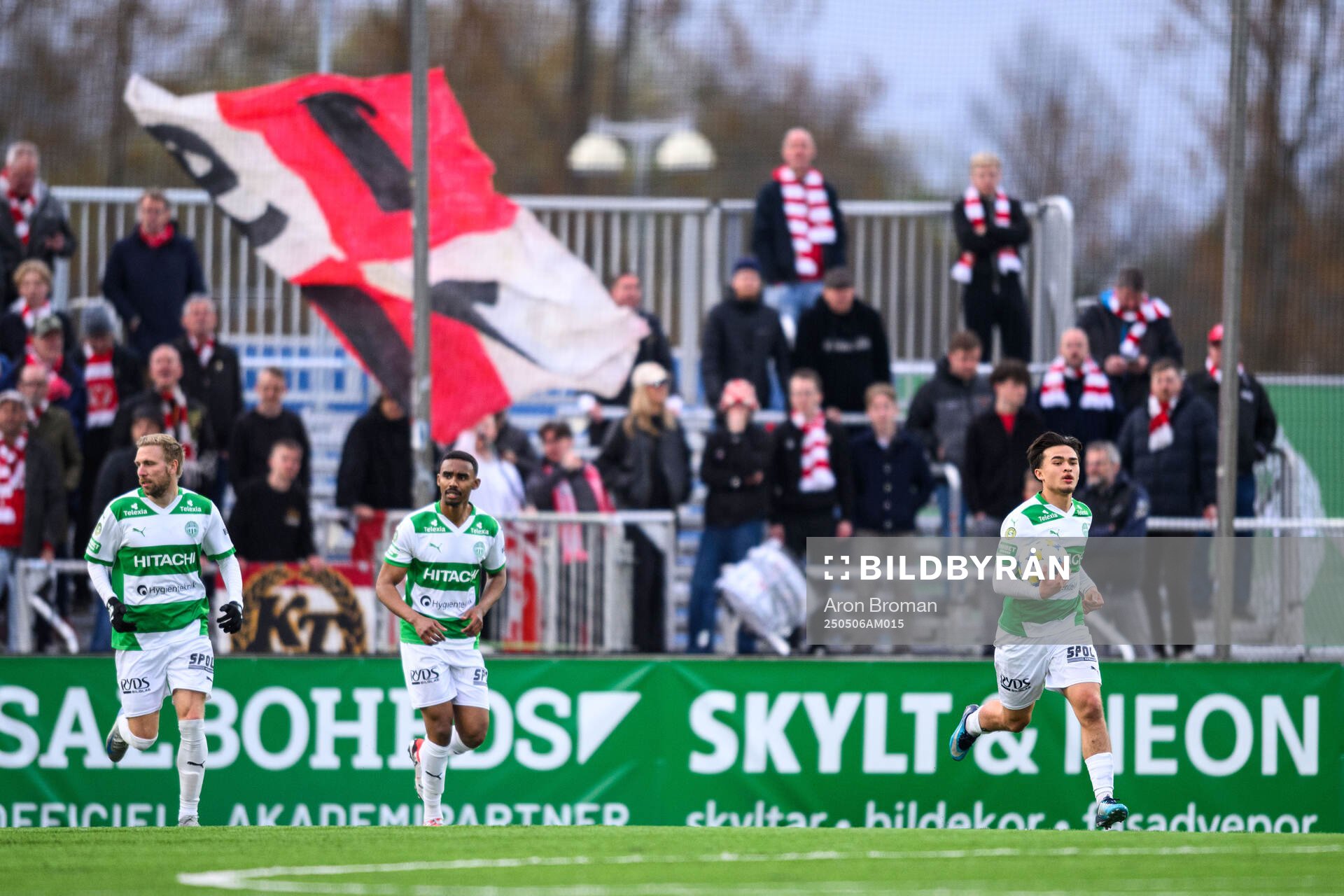 Västerås Alexander Thongla-Iad Warneryd jublar