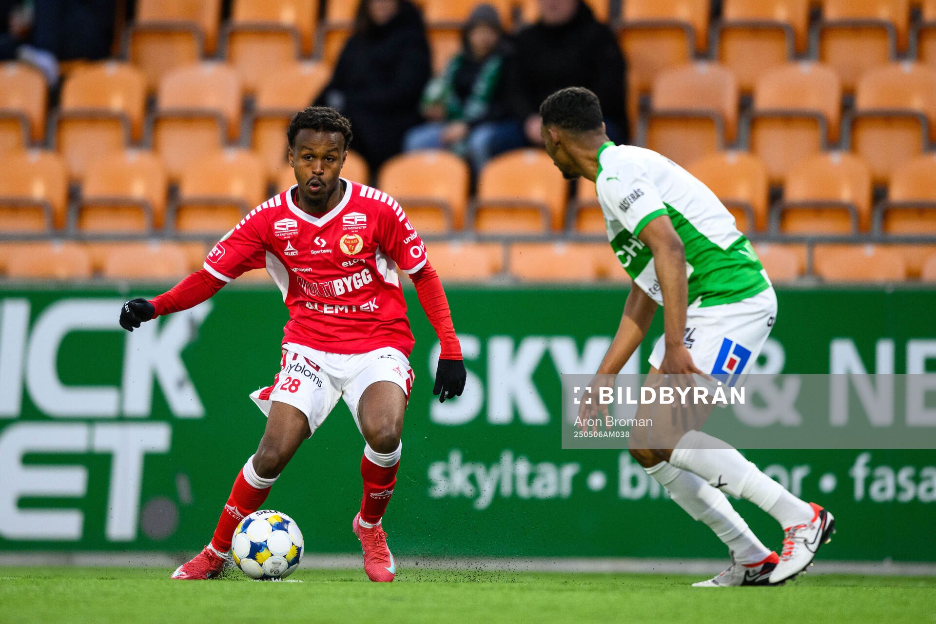 Kalmars Abdi Sabriye under fotbollsmatchen i Superettan mellan Västerås och Kalmar den 6 maj 2025 i Västerås. 