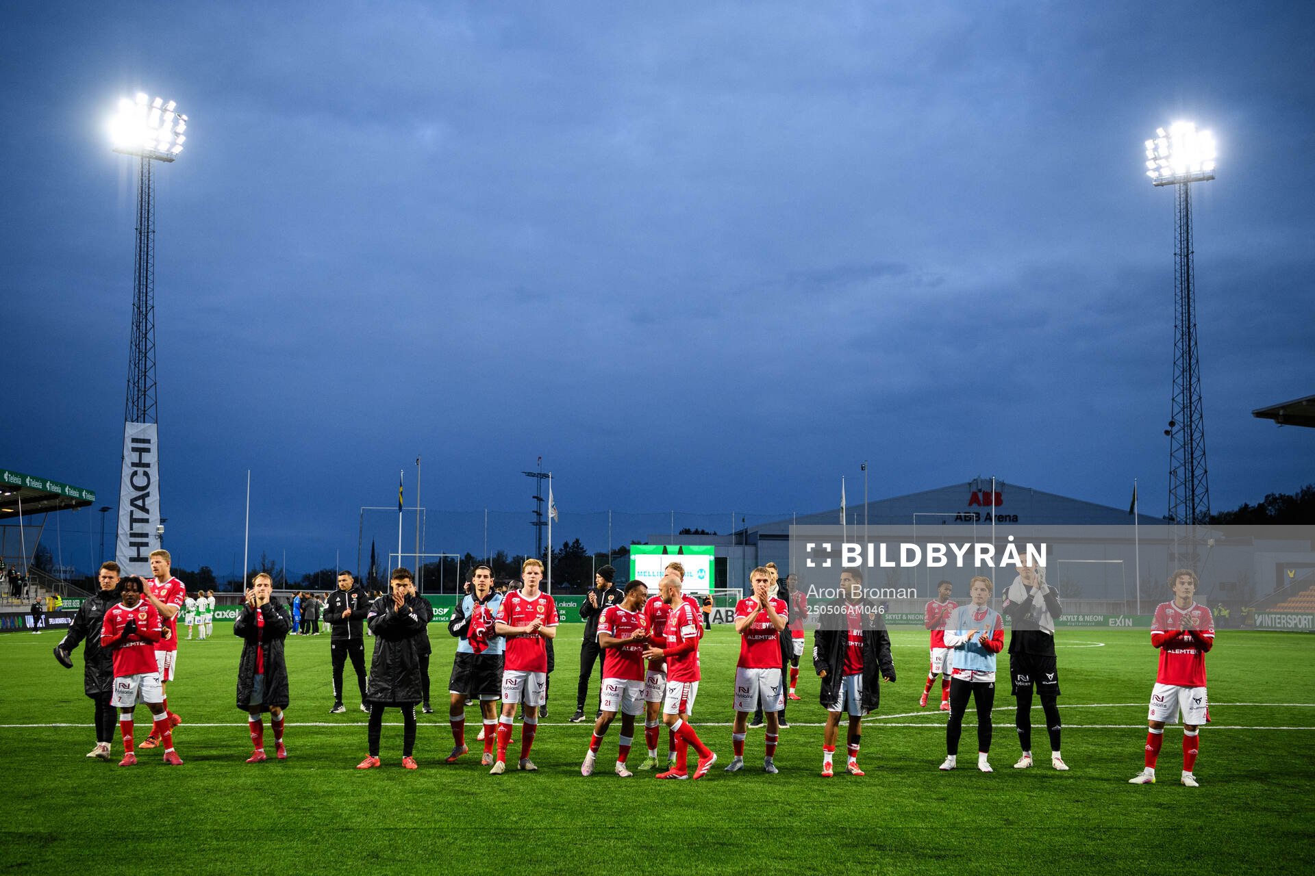 Kalmars spelare efter fotbollsmatchen i Superettan mellan Västerås och Kalmar den 6 maj 2025 i Västerås. 