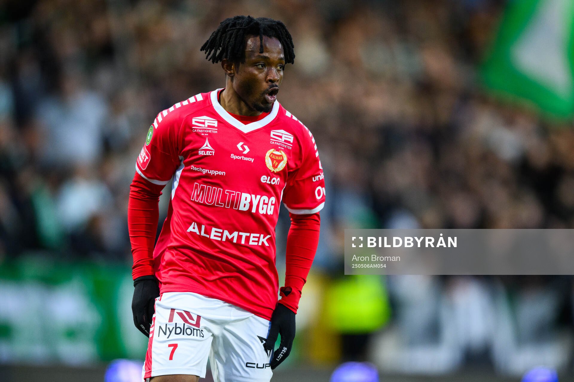 Kalmars Isaac Atanga under fotbollsmatchen i Superettan mellan Västerås och Kalmar den 6 maj 2025 i Västerås. 