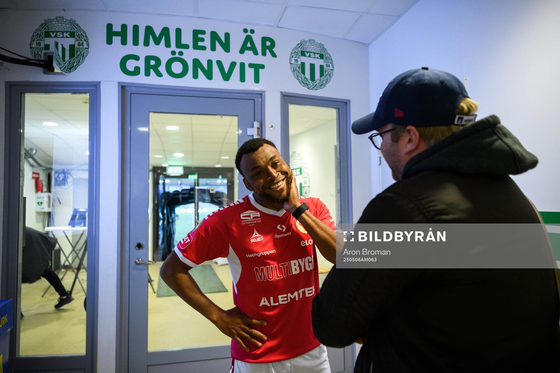 Kalmars Abdussalam Magashy intervjuas efter fotbollsmatchen i Superettan mellan Västerås och Kalmar den 6 maj 2025 i Västerås. 