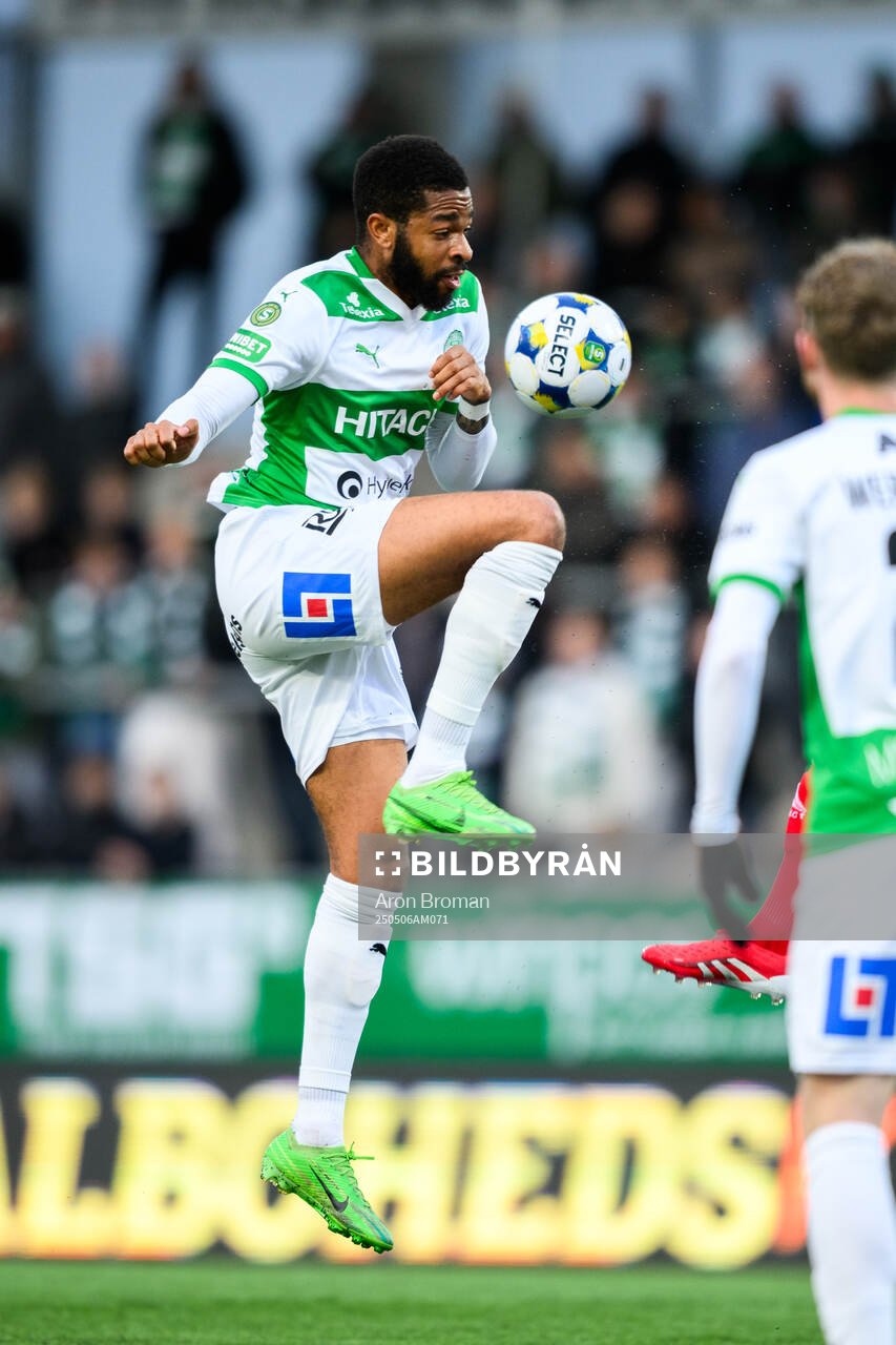 Västerås Elijah Dixon-Bonner under fotbollsmatchen i Superettan mellan Västerås och Kalmar den 6 maj 2025 i Västerås. 