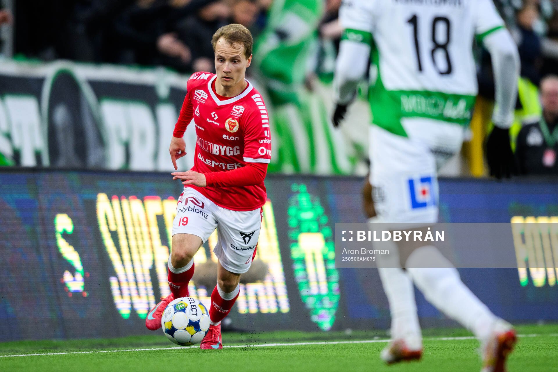 Kalmars Saku Ylätupa under fotbollsmatchen i Superettan mellan Västerås och Kalmar den 6 maj 2025 i Västerås. 