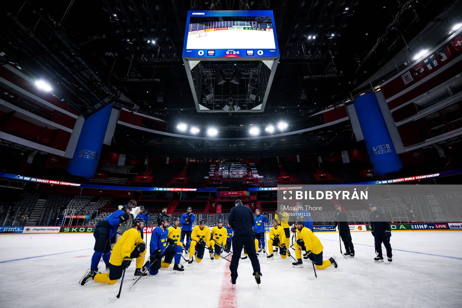 Players of Sweden gather around head coach Sam Hallam at a