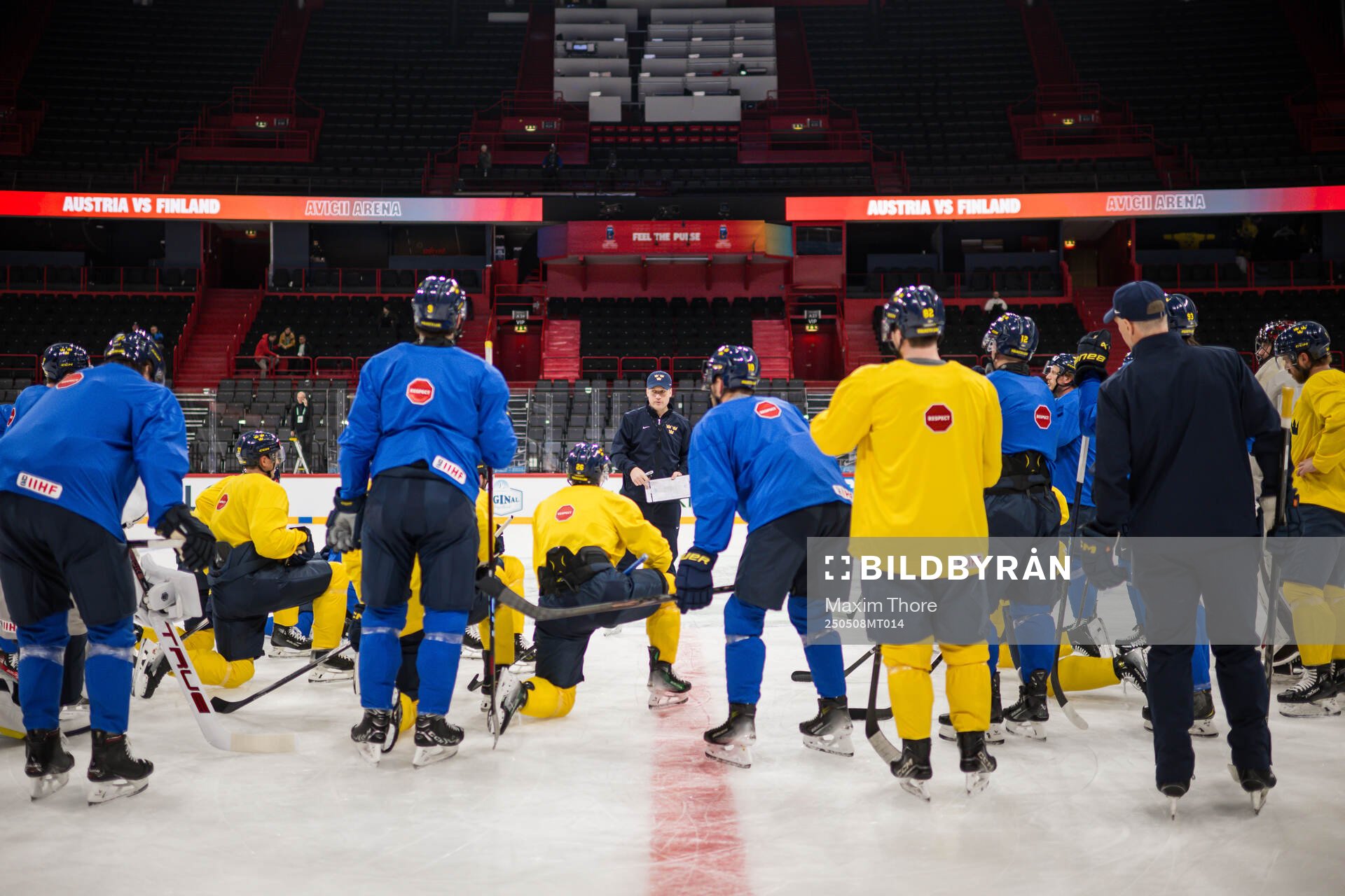 Head coach Sam Hallam of Sweden at a practice session