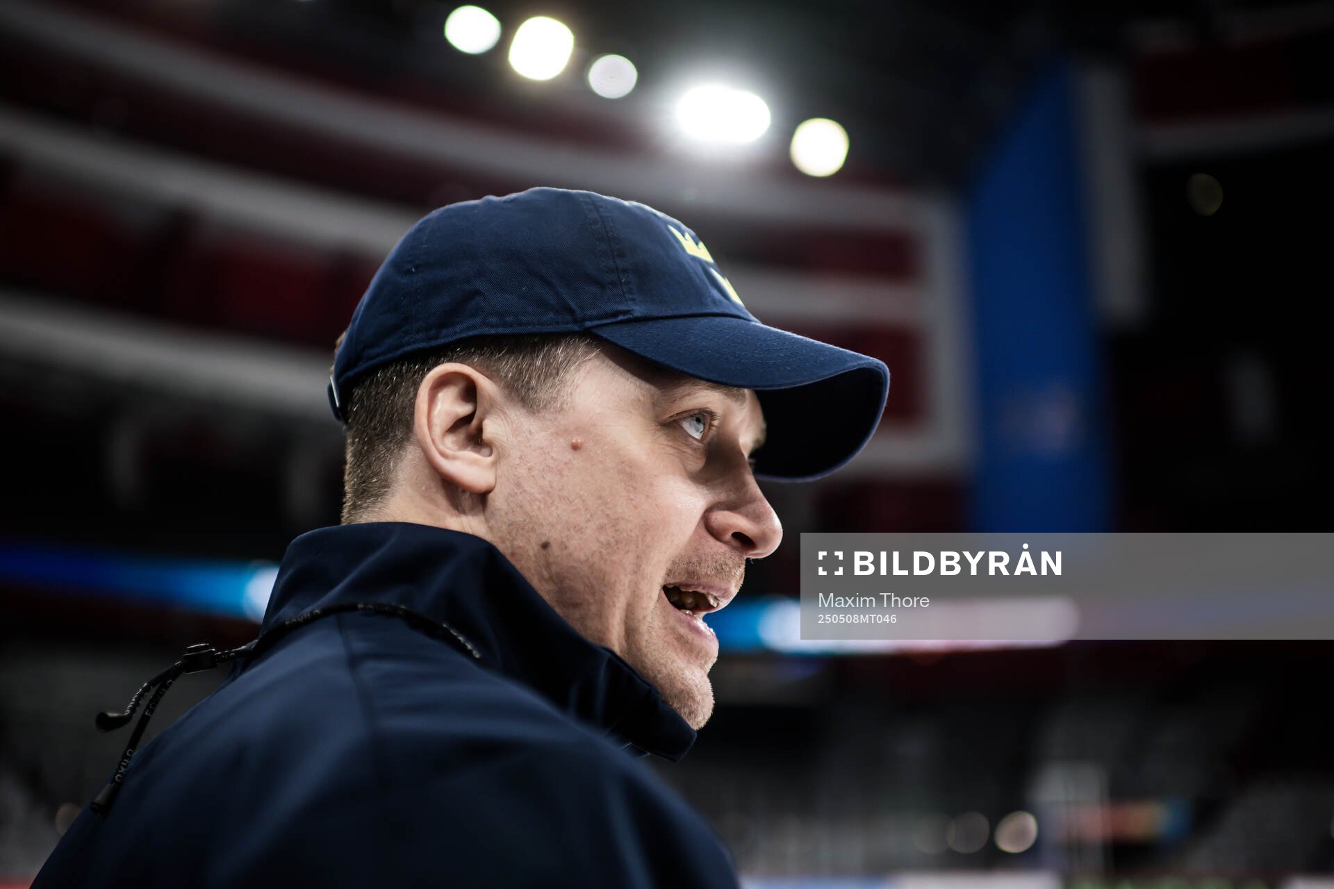 Head coach Sam Hallam of Sweden at a practice session