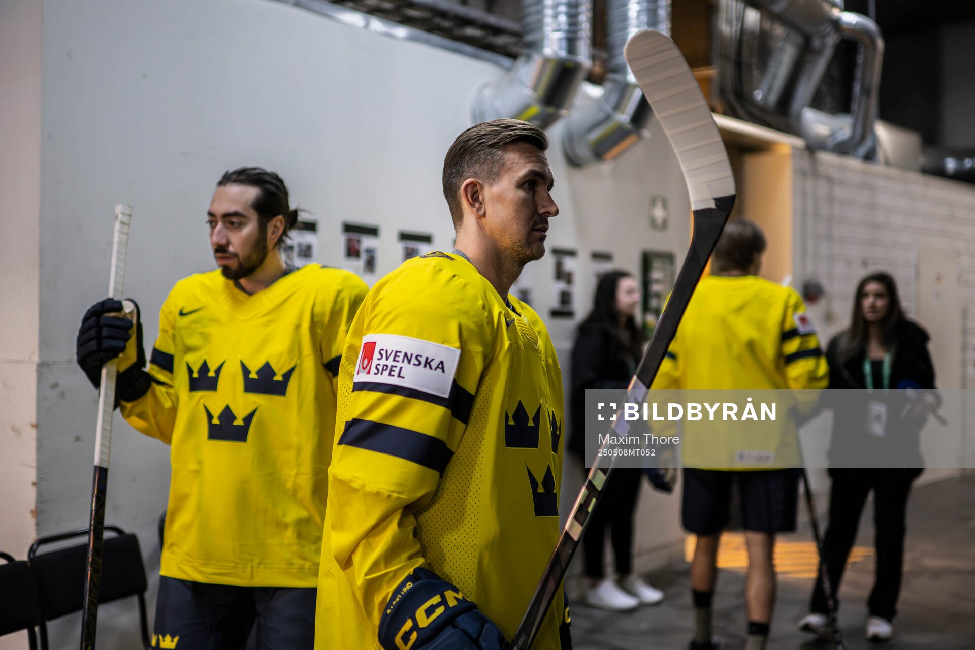 Mika Zibanejad and Mikael Backlund of Sweden