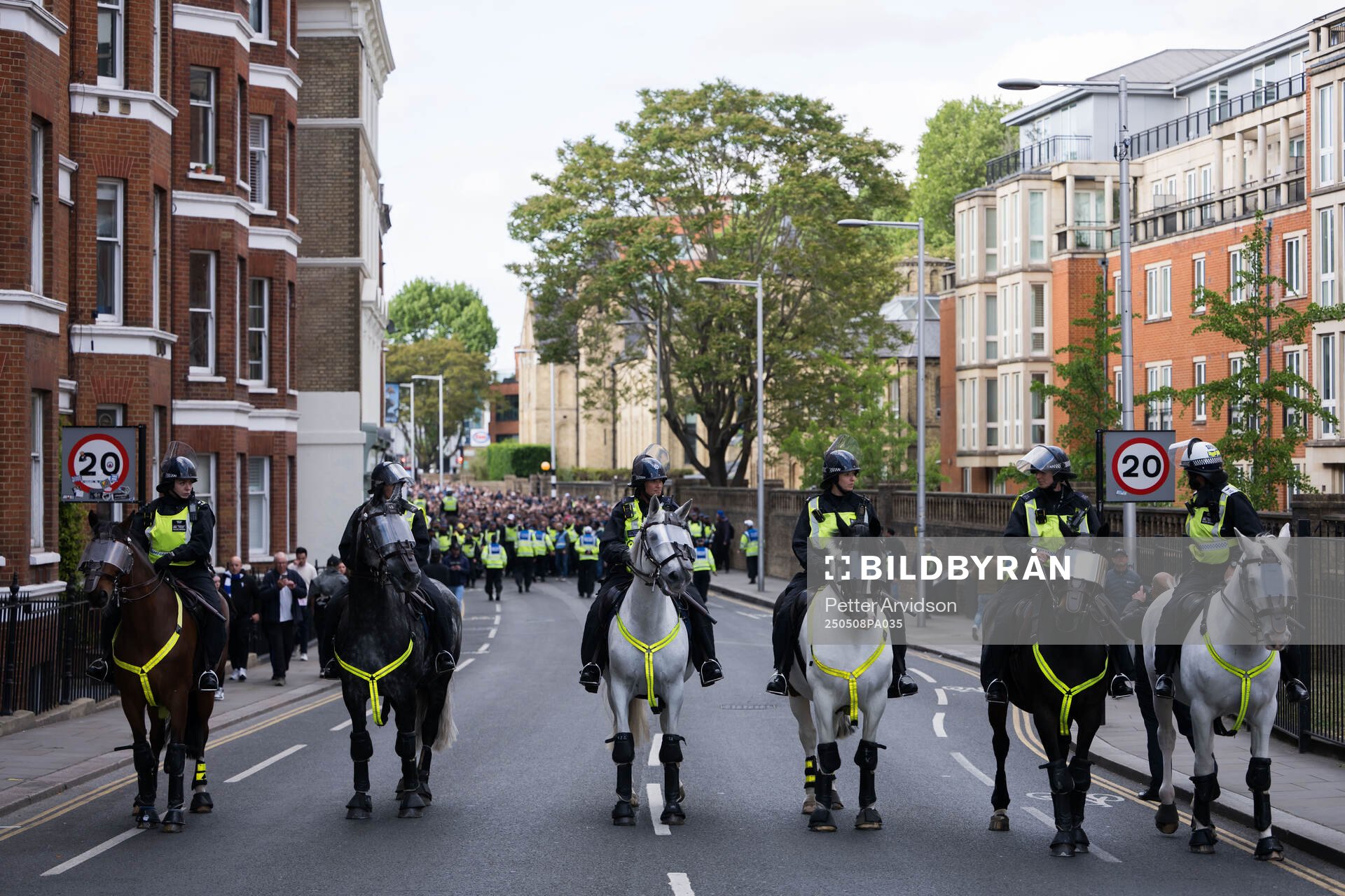Police infront of fans of Djurgården