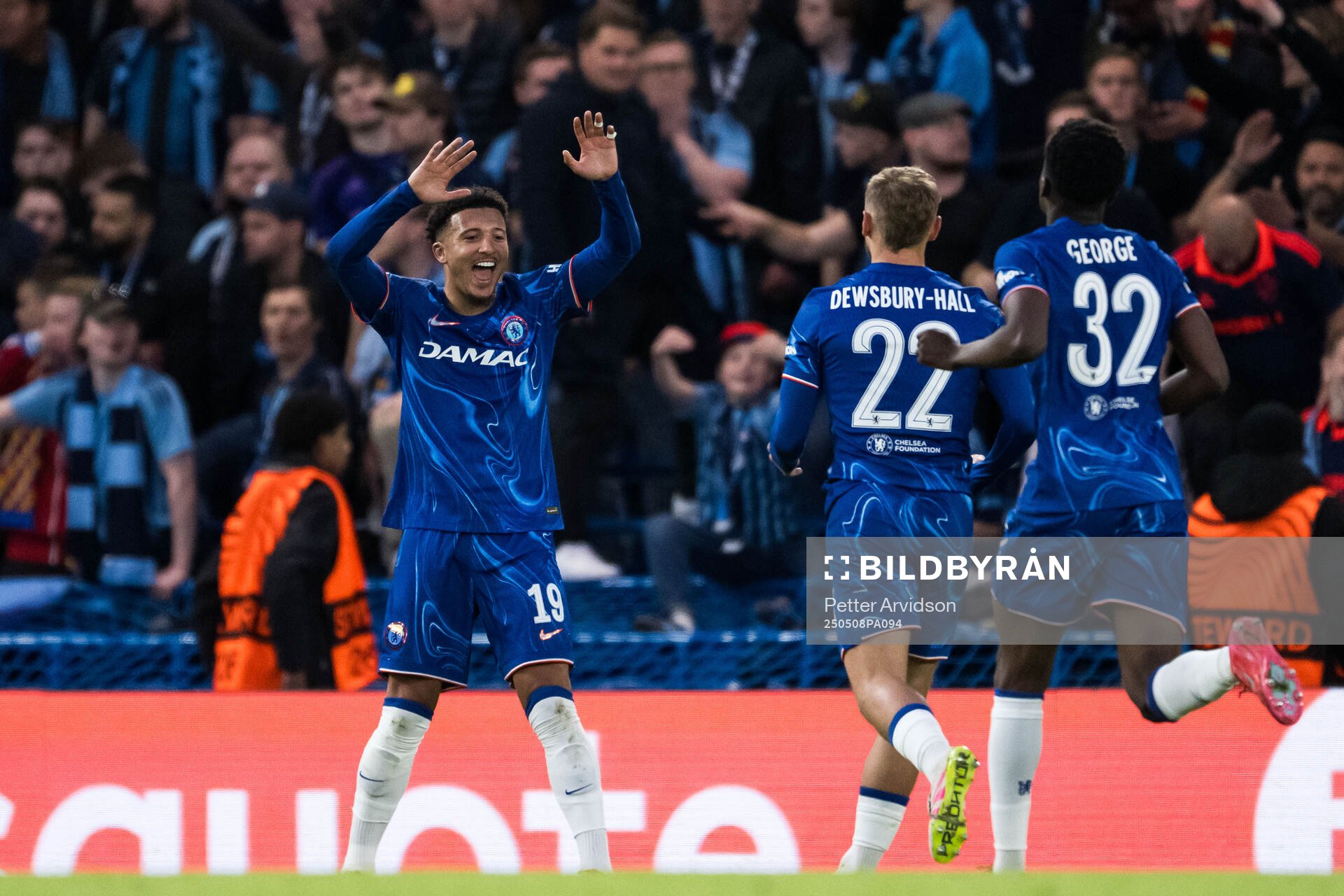 Kiernan Dewsbury-Hall of Chelsea celebrates with Jadon Sancho after 1-0 during the UEFA Conference League semifinal second leg match between Chelsea and Djurgården on May 8, 2025 in London.