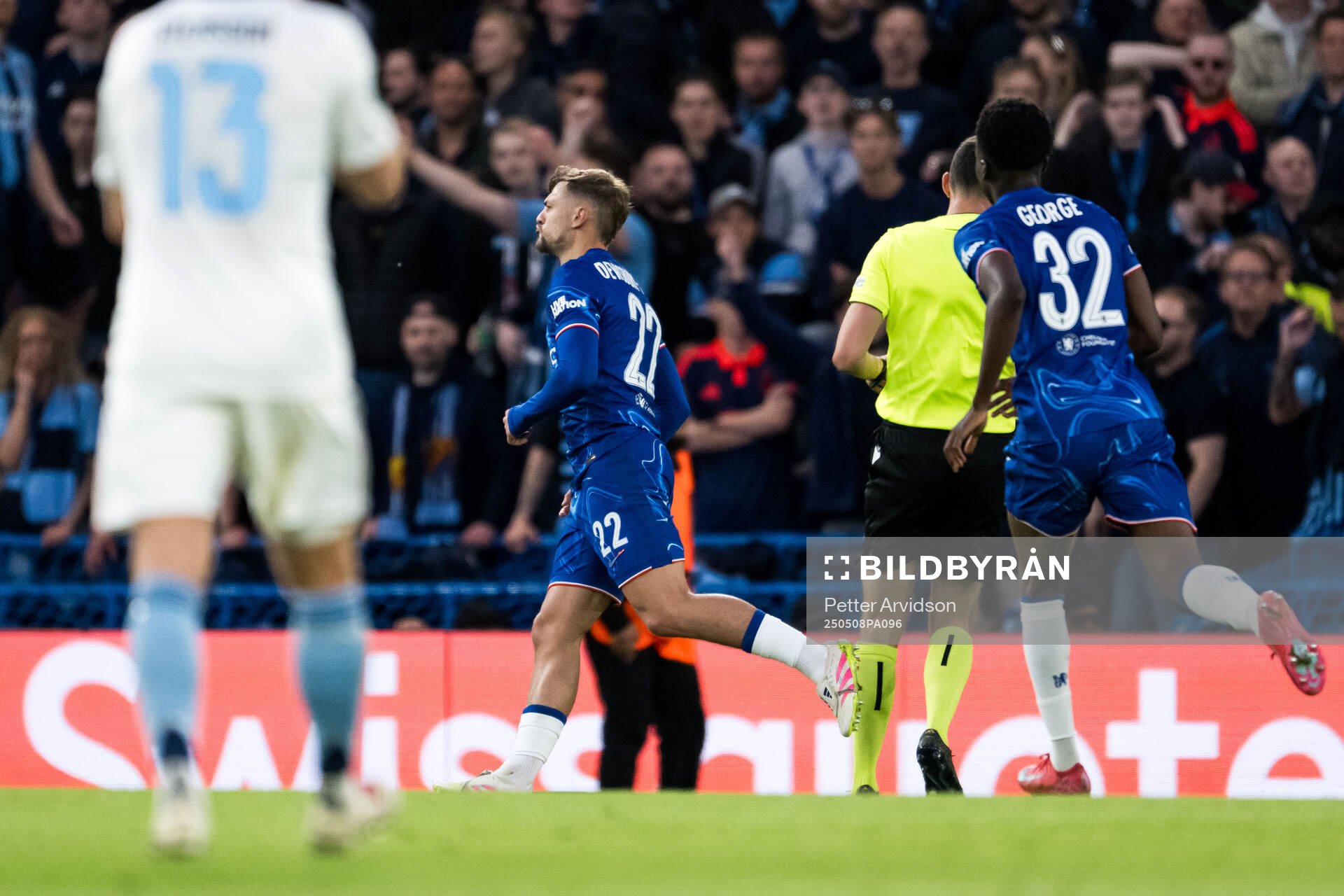 Kiernan Dewsbury-Hall of Chelsea celebrates after 1-0 during the UEFA Conference League semifinal second leg match between Chelsea and Djurgården on May 8, 2025 in London.