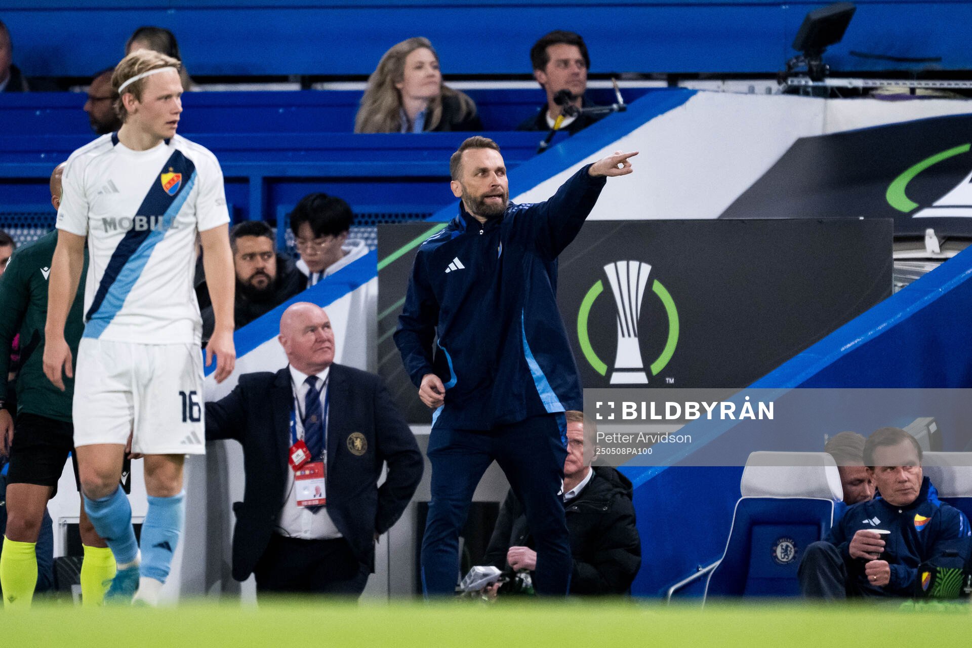 Head coach Jani Honkavaara of Djurgården during the UEFA Conference League semifinal second leg match between Chelsea and Djurgården on May 8, 2025 in London.