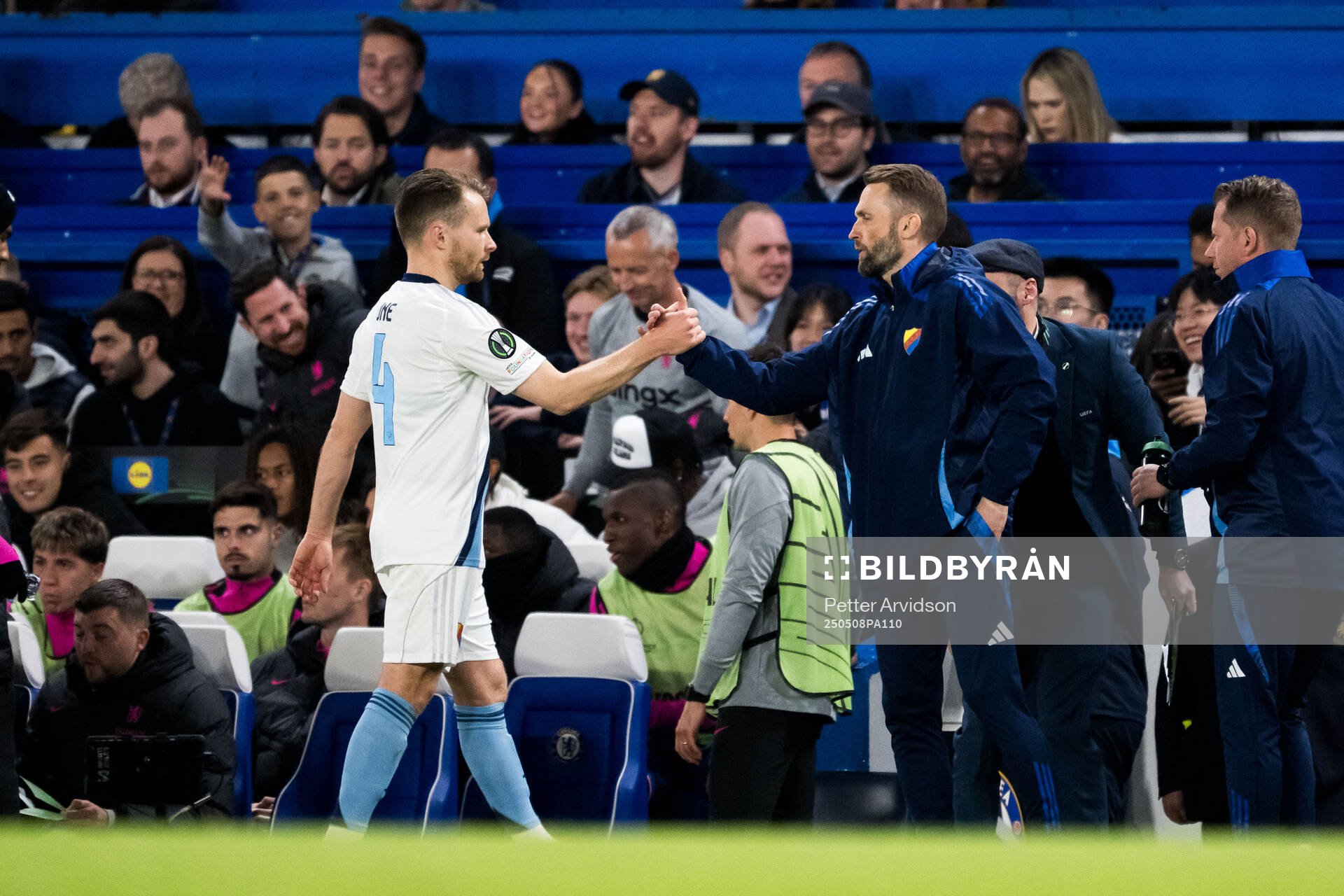 Jacob Une and head coach Jani Honkavaara of Djurgården during the UEFA Conference League semifinal second leg match between Chelsea and Djurgården on May 8, 2025 in London.