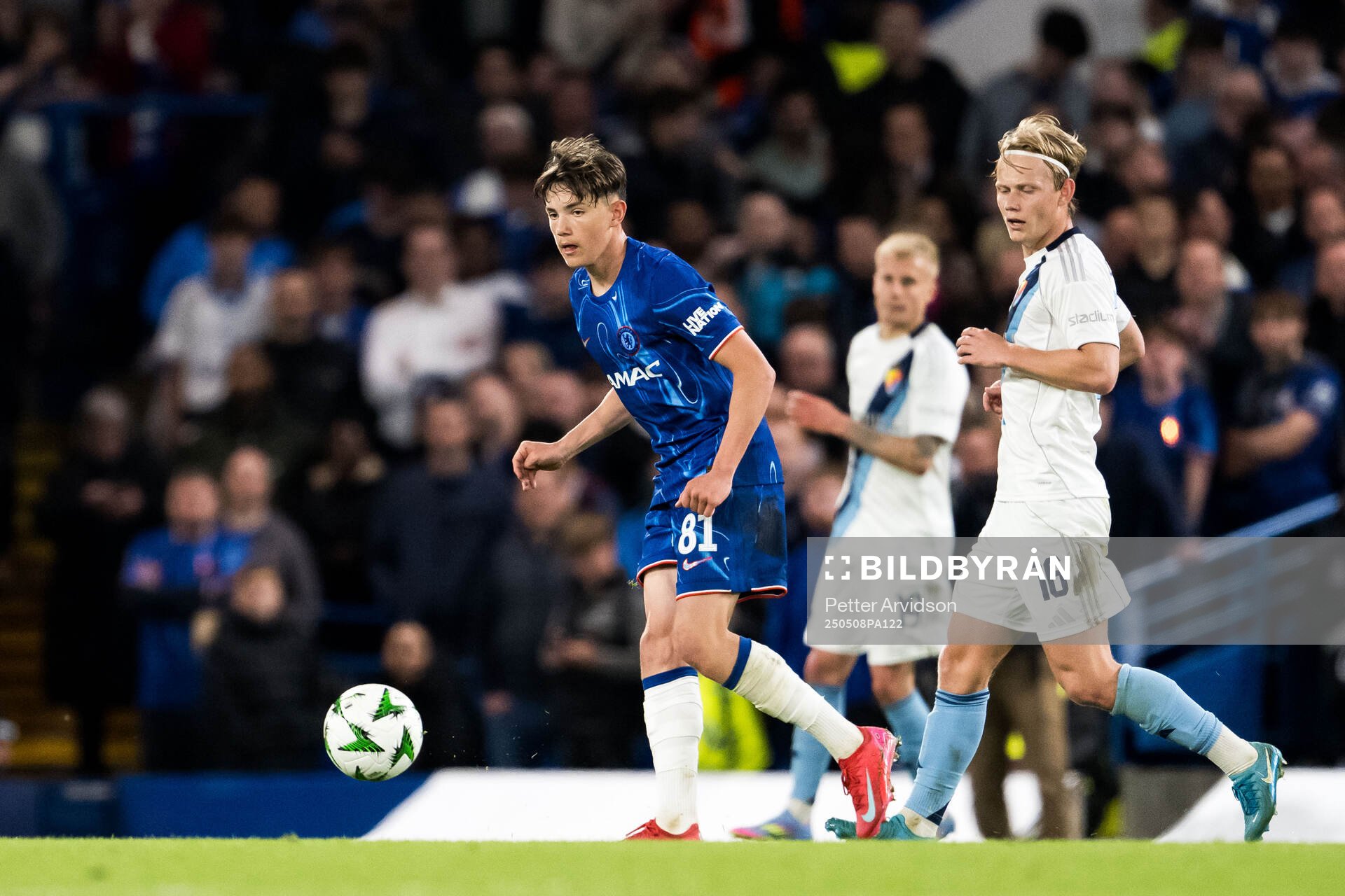Reggie Walsh of Chelsea and Tobias Gulliksen of Djurgården during the UEFA Conference League semifinal second leg match between Chelsea and Djurgården on May 8, 2025 in London.