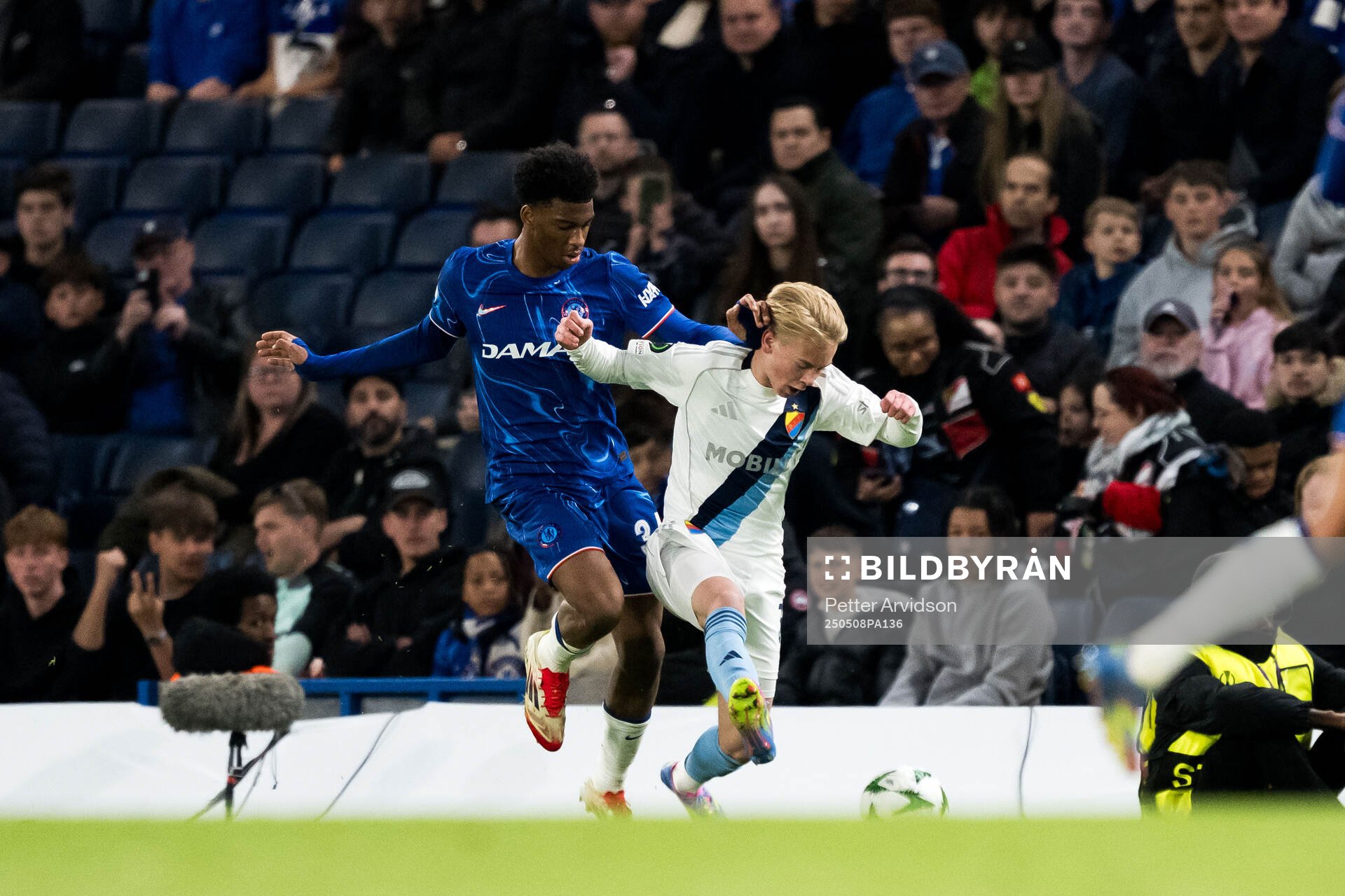 Joshua Acheampong of Chelsea and Carl Selfvén of Djurgården during the UEFA Conference League semifinal second leg match between Chelsea and Djurgården on May 8, 2025 in London.
