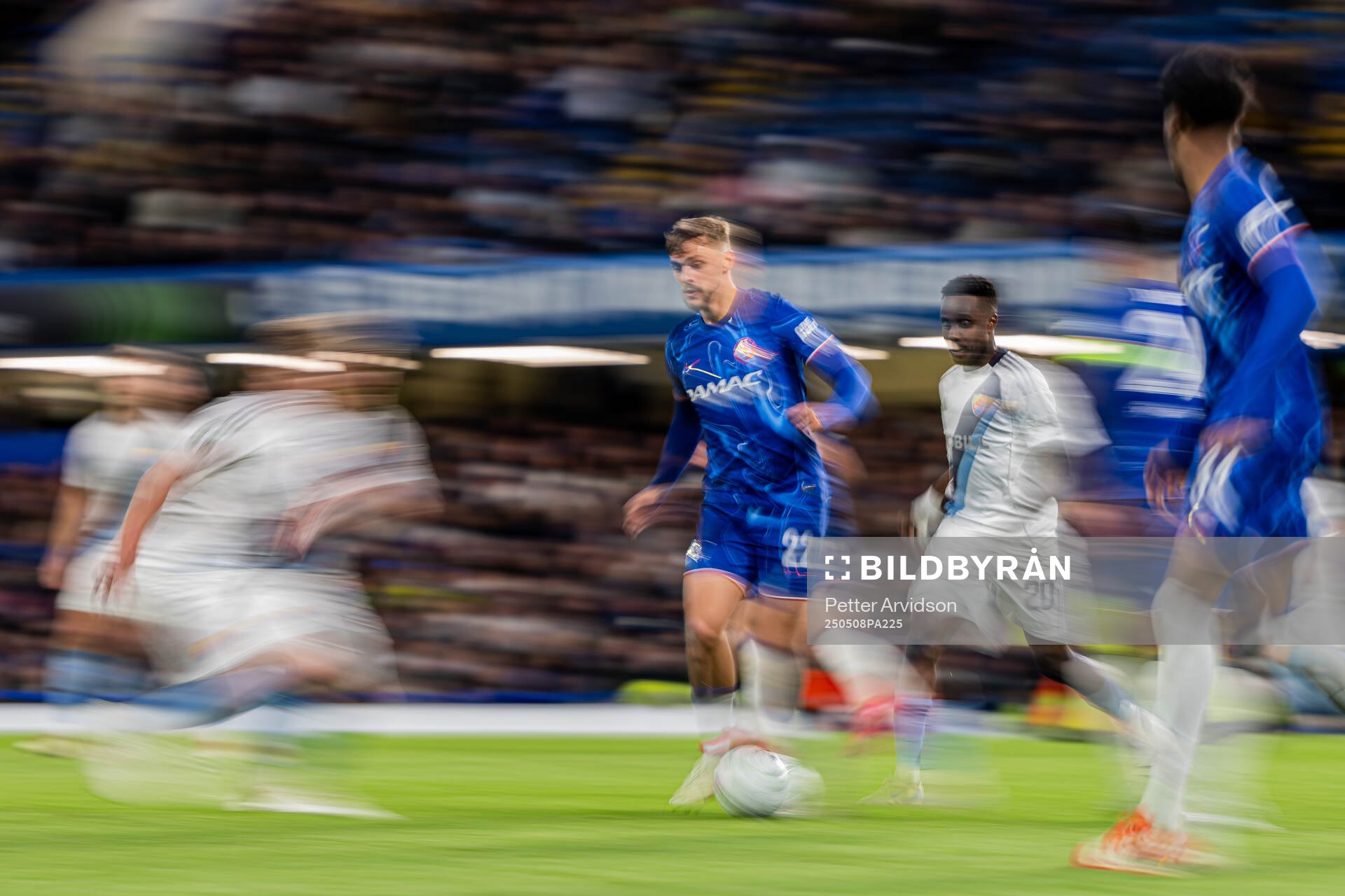 Kiernan Dewsbury-Hall of Chelsea and Tokmac Nguen of Djurgården during the UEFA Conference League semifinal second leg match between Chelsea and Djurgården on May 8, 2025 in London.