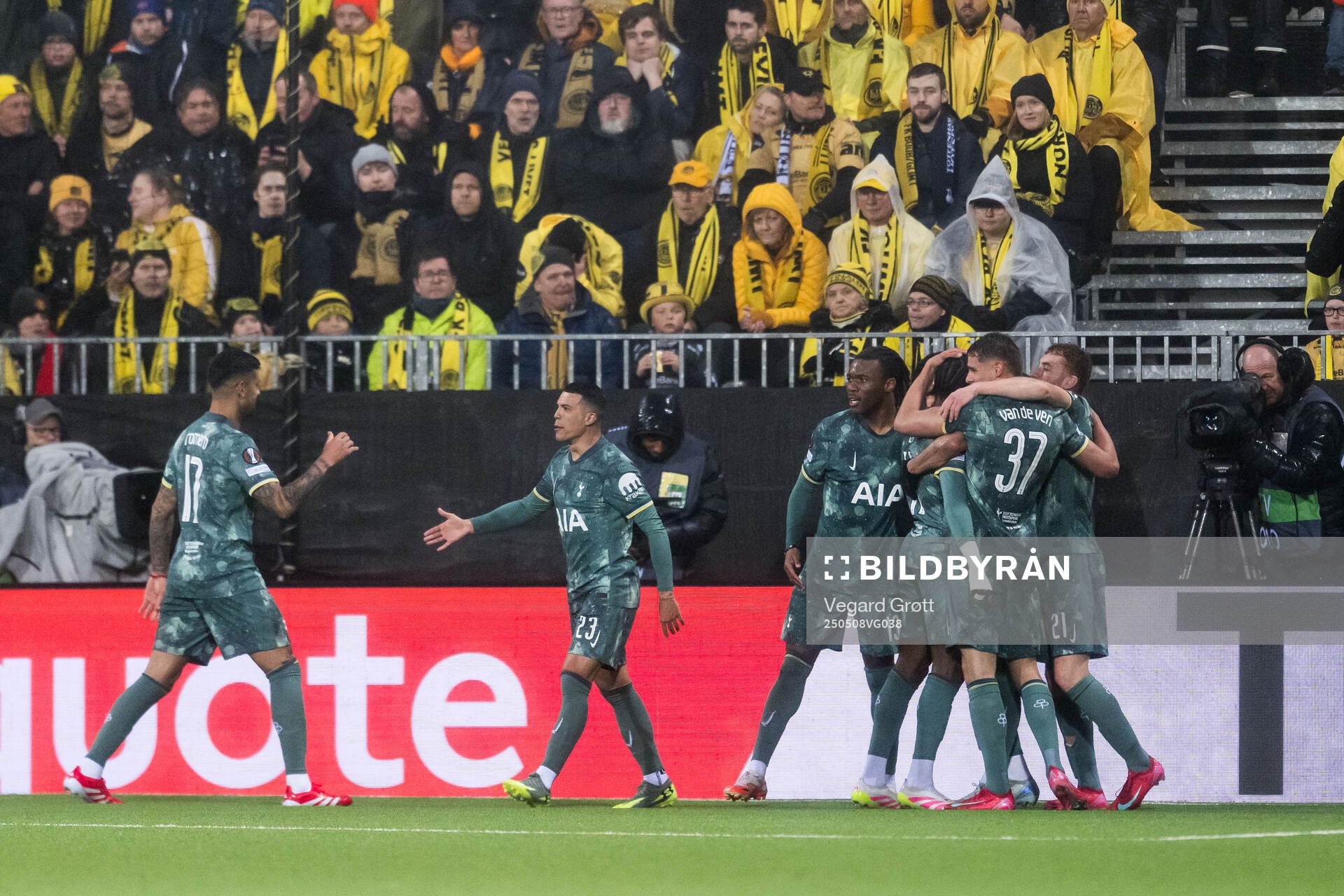 Dominic Solanke of Tottenham Hotspur celebrates with teammates after 0-1 during the UEFA Europa League semi-final football match between Bodø/Glimt and Tottenham on May 8, 2025 in Bodø.