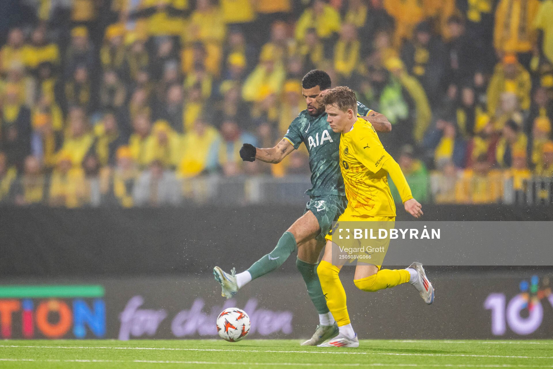 Dominic Solanke of Tottenham Hotspur and Jens Petter Hauge of Bodø/Glimt during the UEFA Europa League semi-final football match between Bodø/Glimt and Tottenham on May 8, 2025 in Bodø.