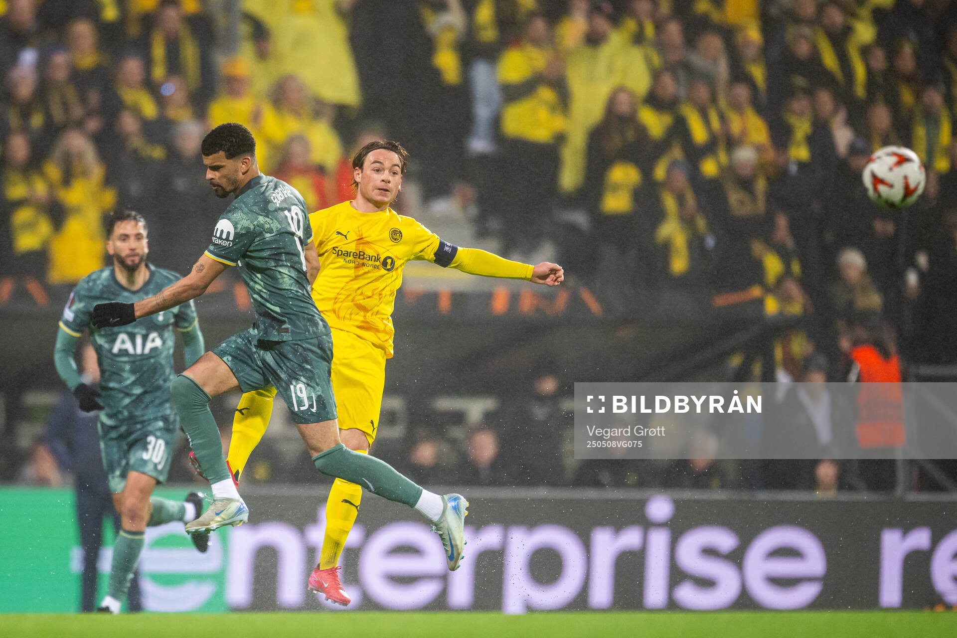 Dominic Solanke of Tottenham Hotspur and Patrick Berg of Bodø/Glimt during the UEFA Europa League semi-final football match between Bodø/Glimt and Tottenham on May 8, 2025 in Bodø.