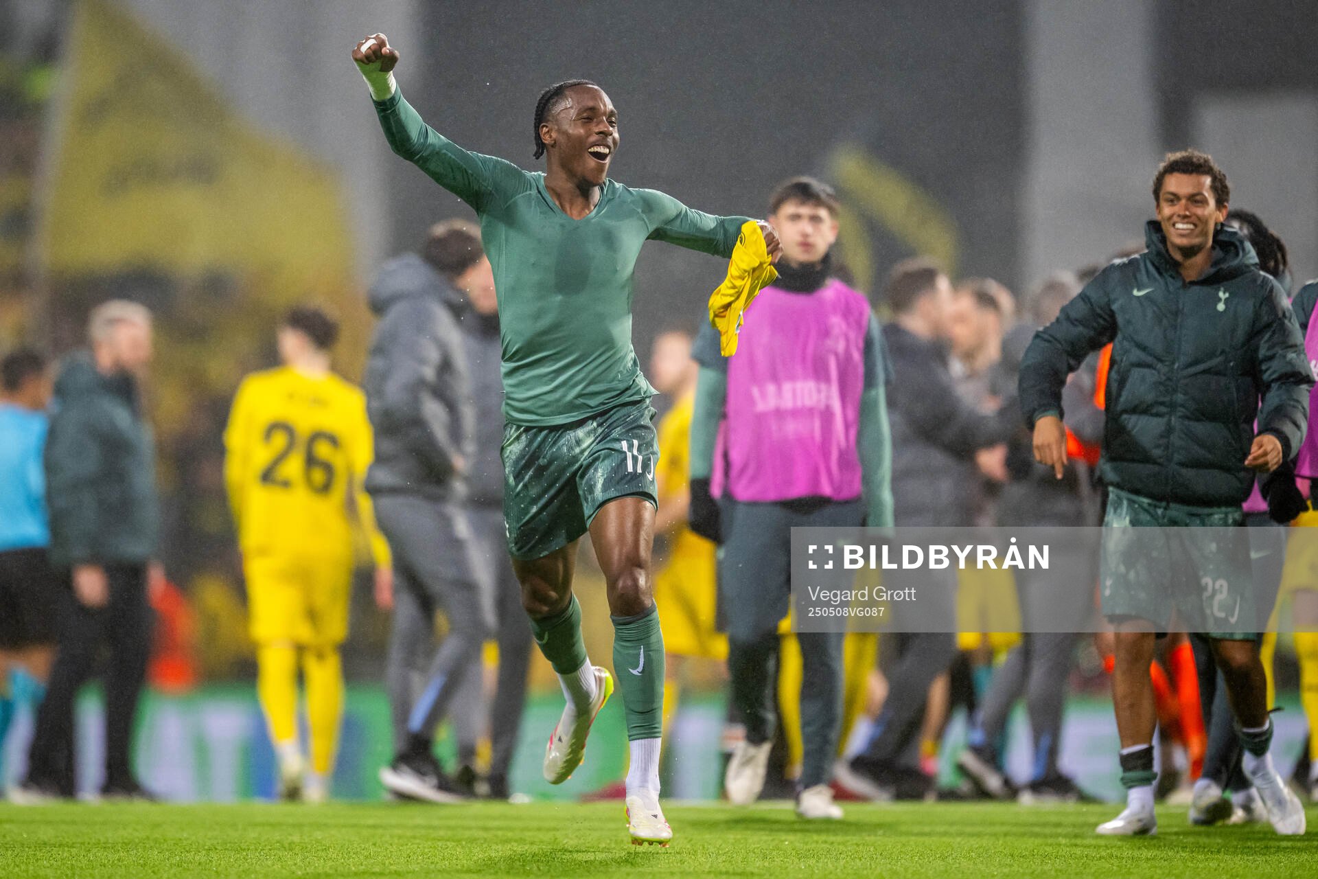 Mathys Tel of Tottenham Hotspur celebrates