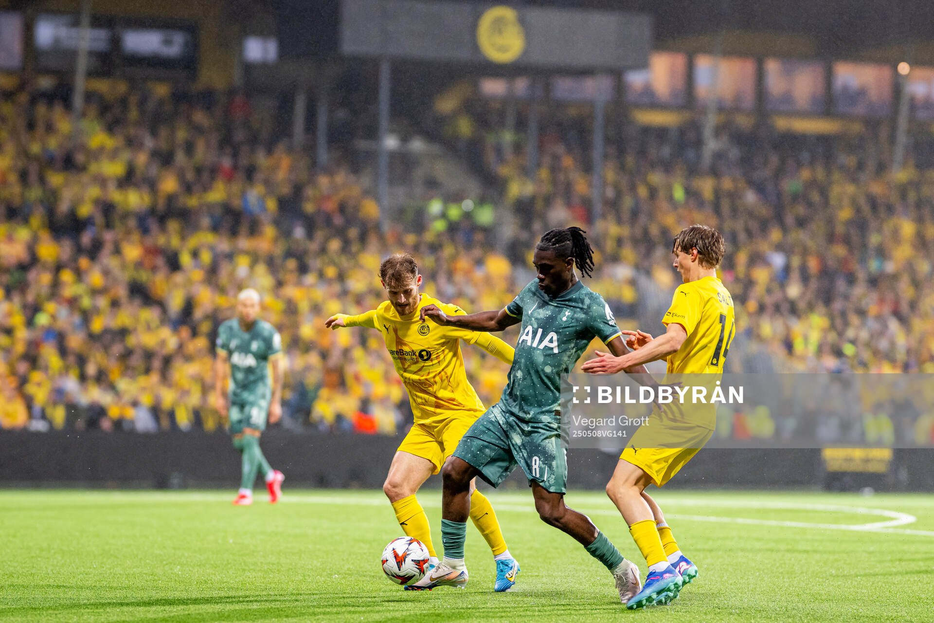 Ole Didrik Blomberg of Bodø/Glimt, Yves Bissouma of Tottenham Hotspur and Ulrik Saltnes of Bodø/Glimt during the UEFA Europa League semi-final football match between Bodø/Glimt and Tottenham on May 8, 2025 in Bodø.