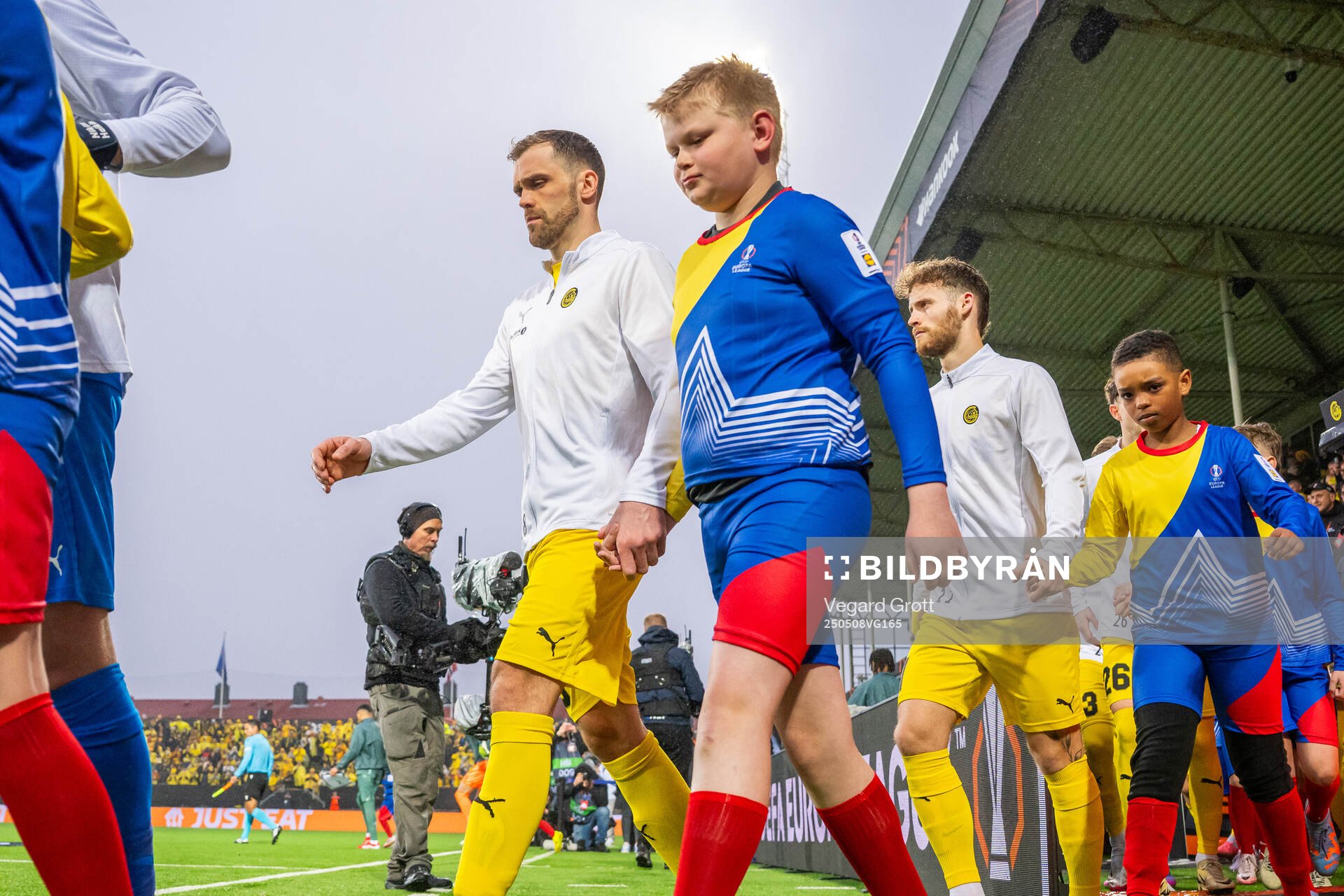 Brede Moe of Bodø/Glimt enters the pitch
