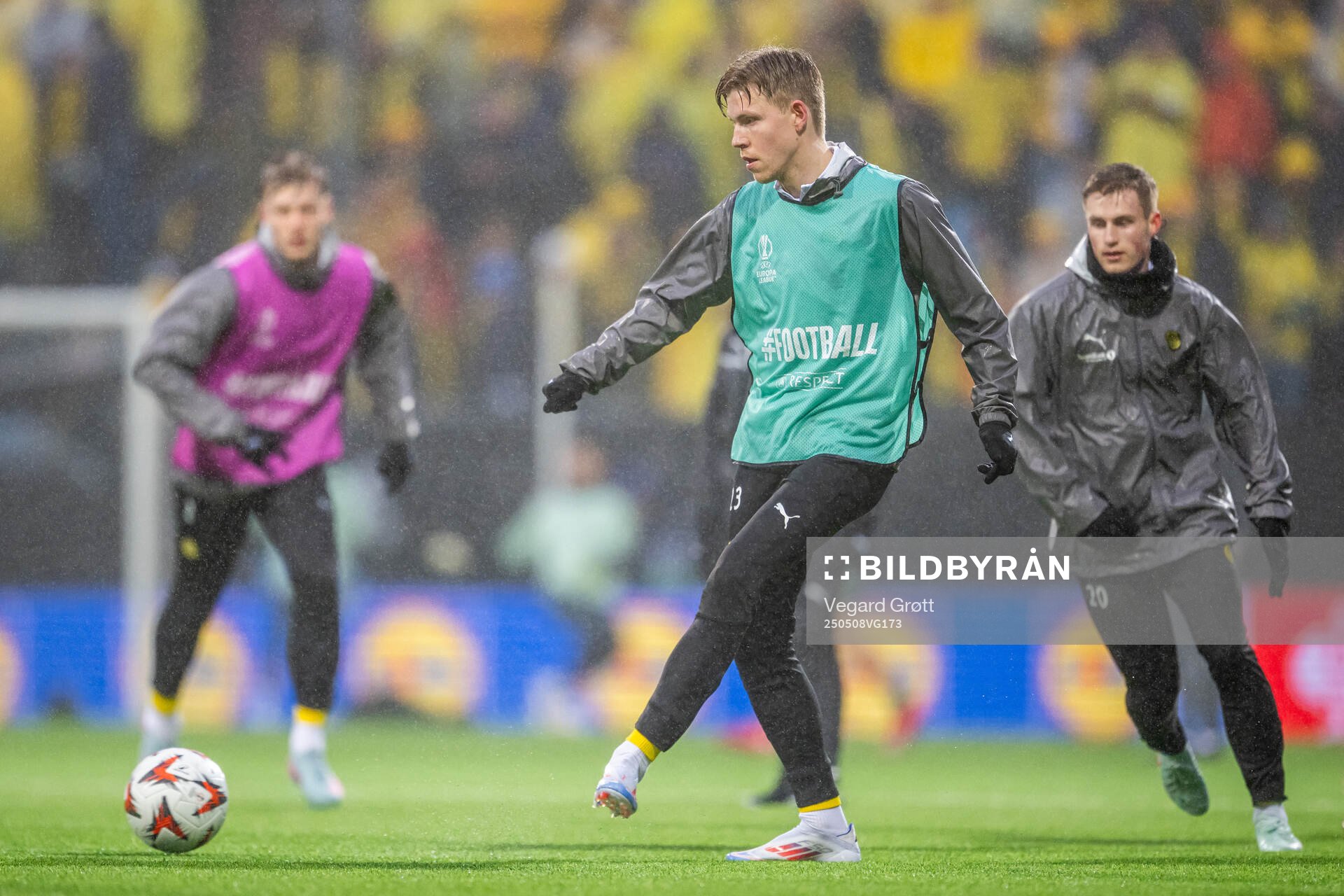 Jens Petter Hauge of Bodø/Glimt warms up