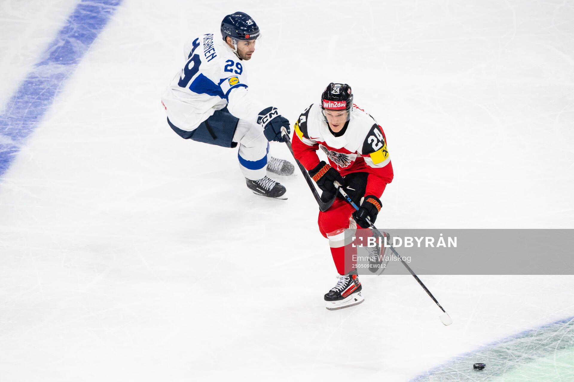 Ahti Oksanen of Finland and Lukas Haudum of Austria