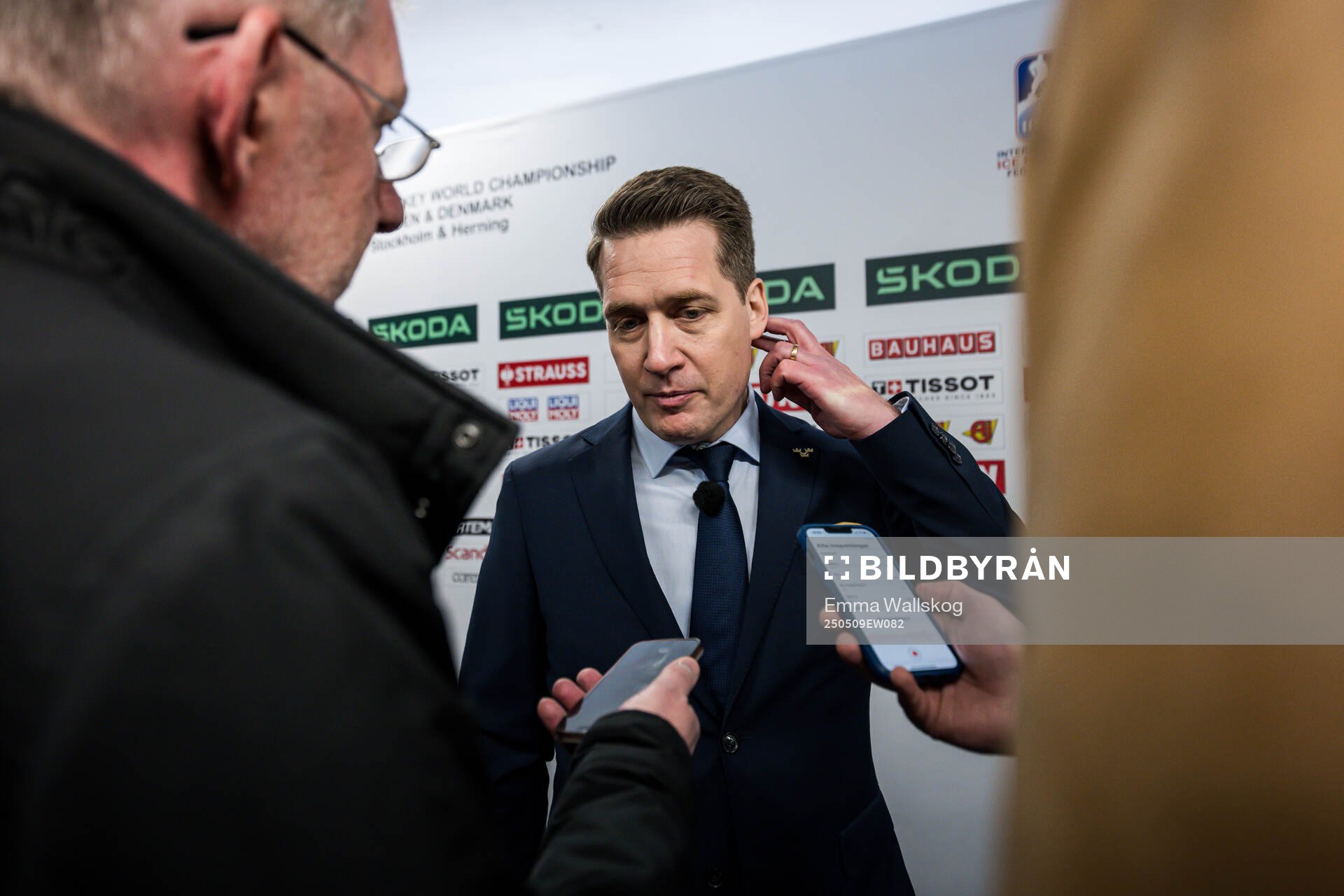 Head coach Sam Hallam of Sweden is being interviewed