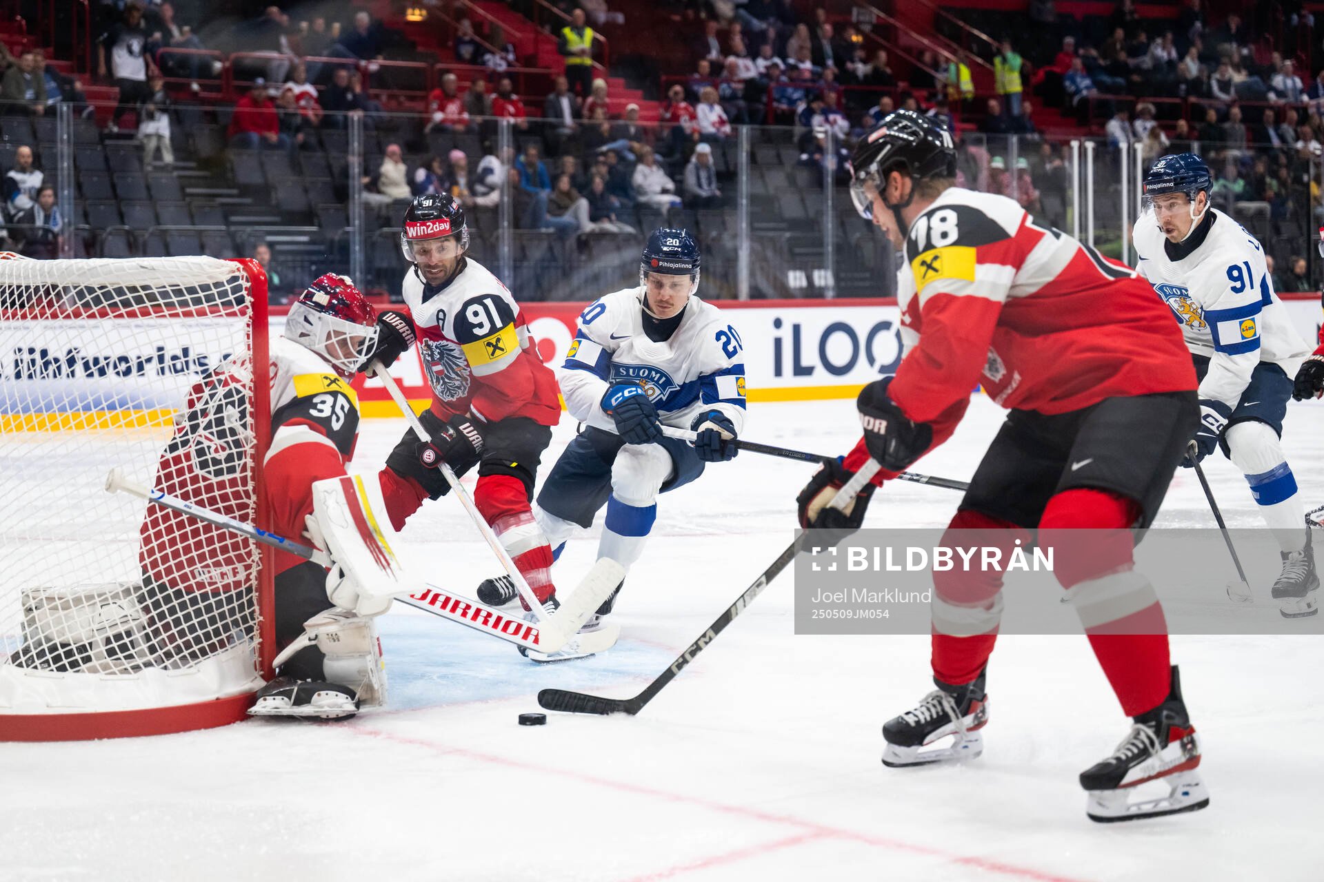 Goaltender Atte Tolvanen, Dominique Heinrich and Thimo