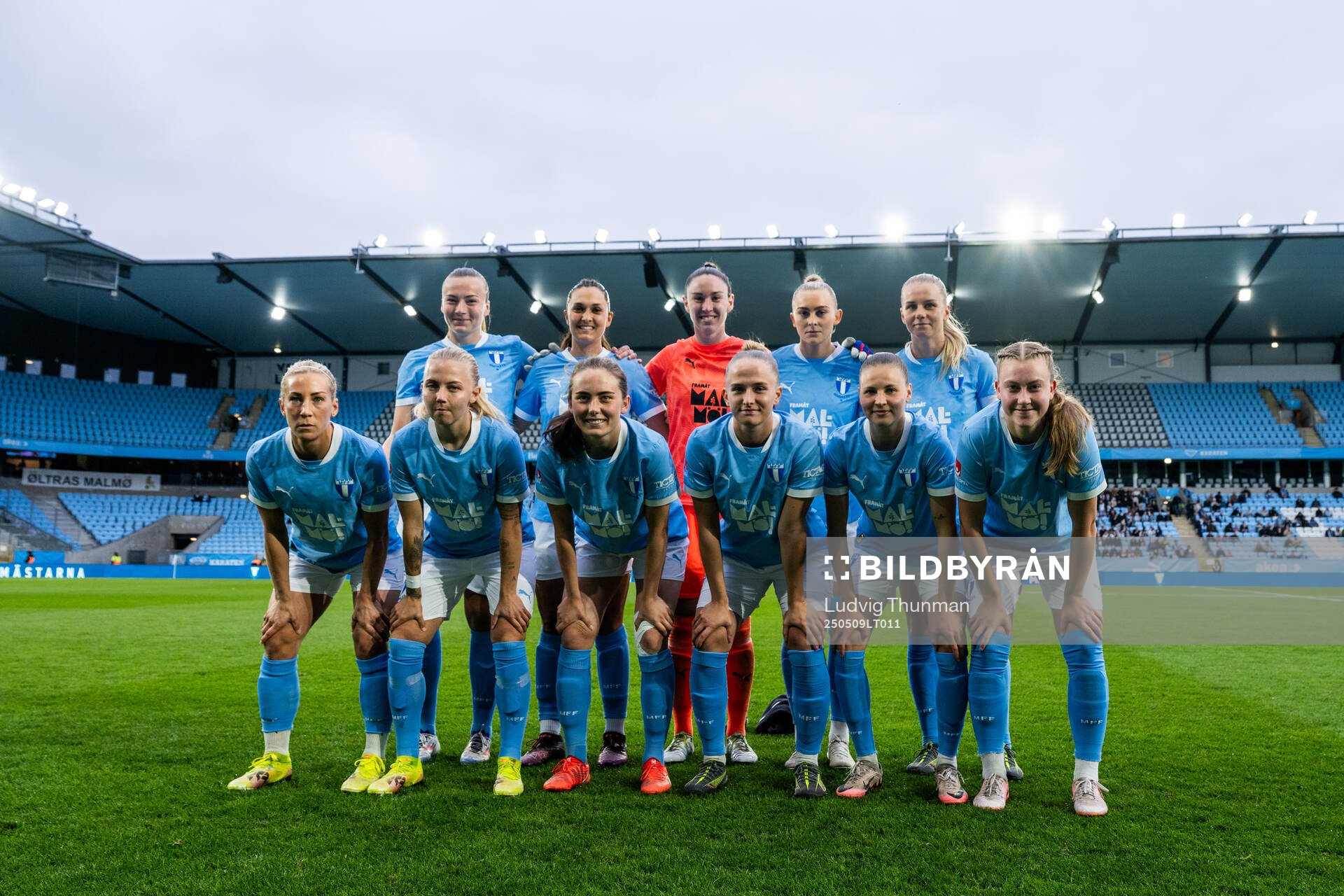 Malmö FFs startelva poserar för en bild inför fotbollsmatchen i Damallsvenskan mellan Malmö FF och Alingsås den 9 maj 2025 i Malmö. 