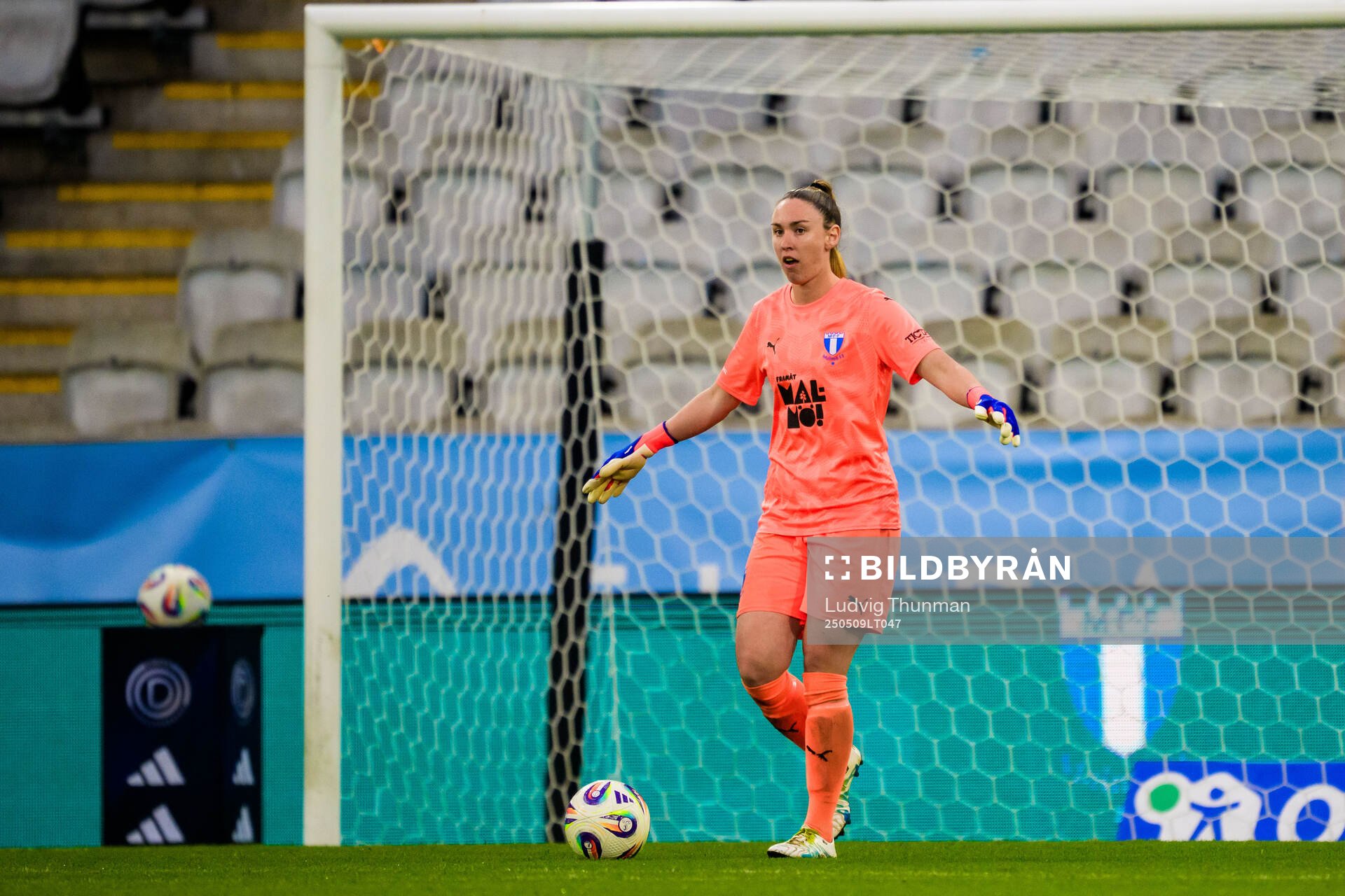 Malmö FFs målvakt Moa Öhman under fotbollsmatchen i Damallsvenskan mellan Malmö FF och Alingsås den 9 maj 2025 i Malmö. 