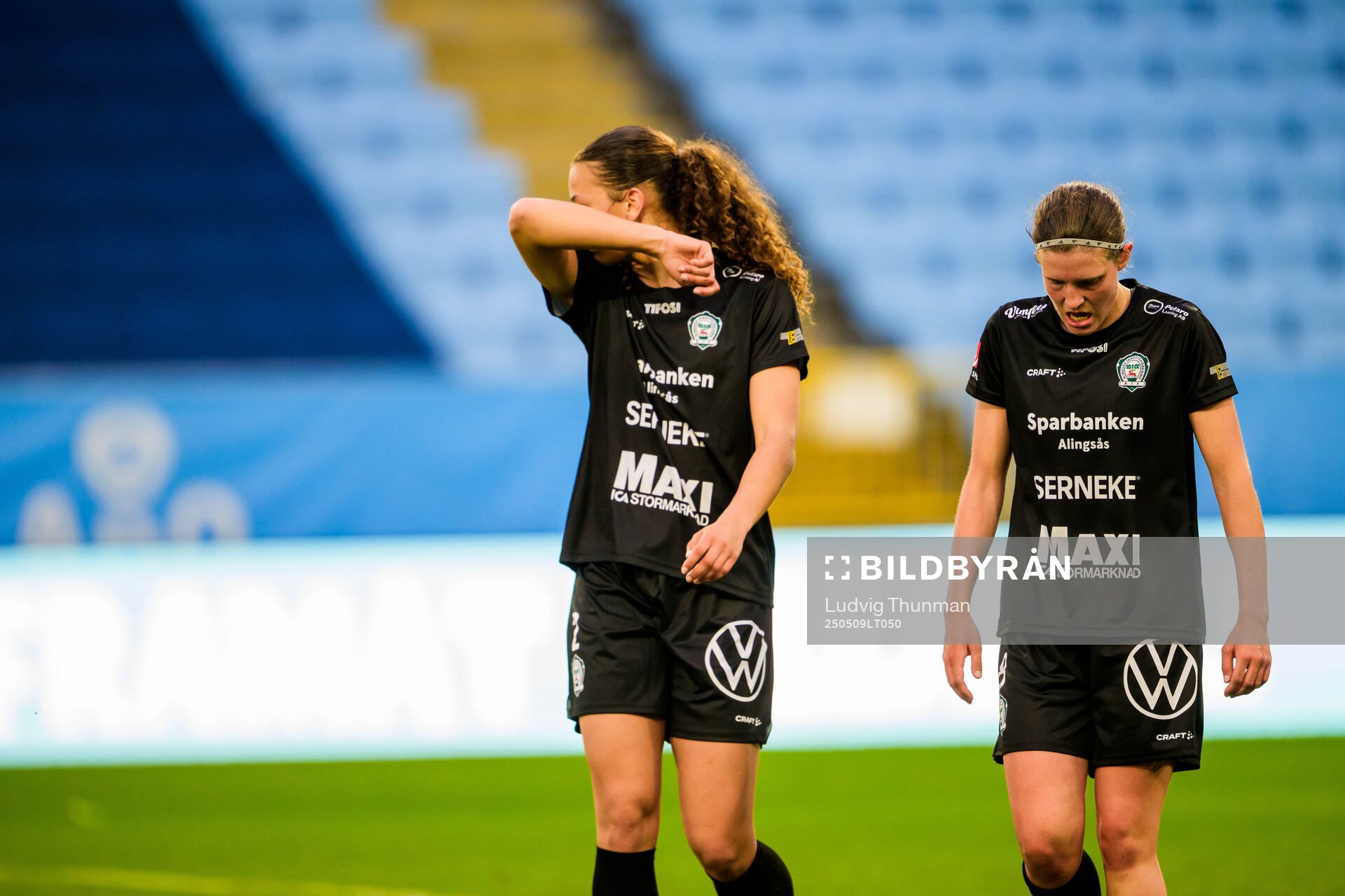 Alingsås Malva Larsson och Tove Lorén deppar