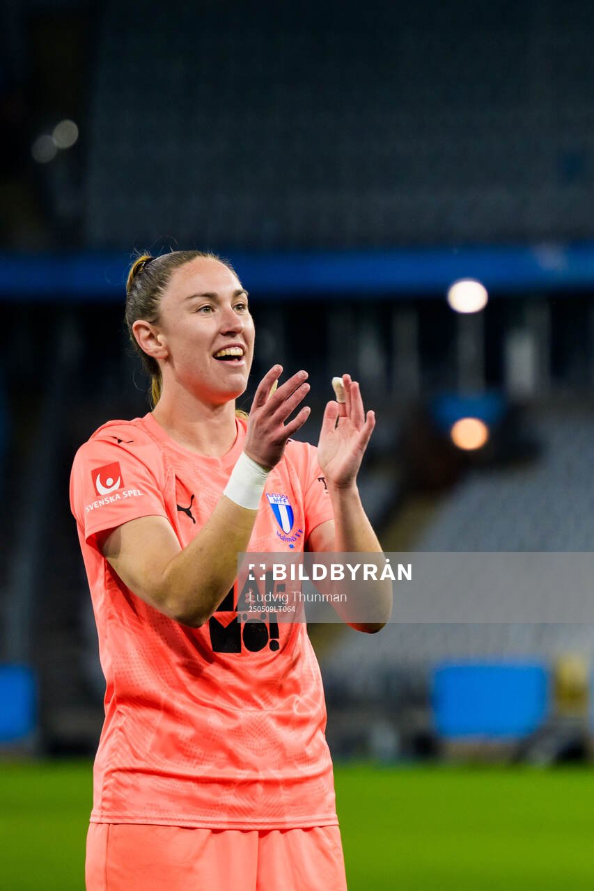 Malmö FFs målvakt Moa Öhman jublar efter fotbollsmatchen i Damallsvenskan mellan Malmö FF och Alingsås den 9 maj 2025 i Malmö. 