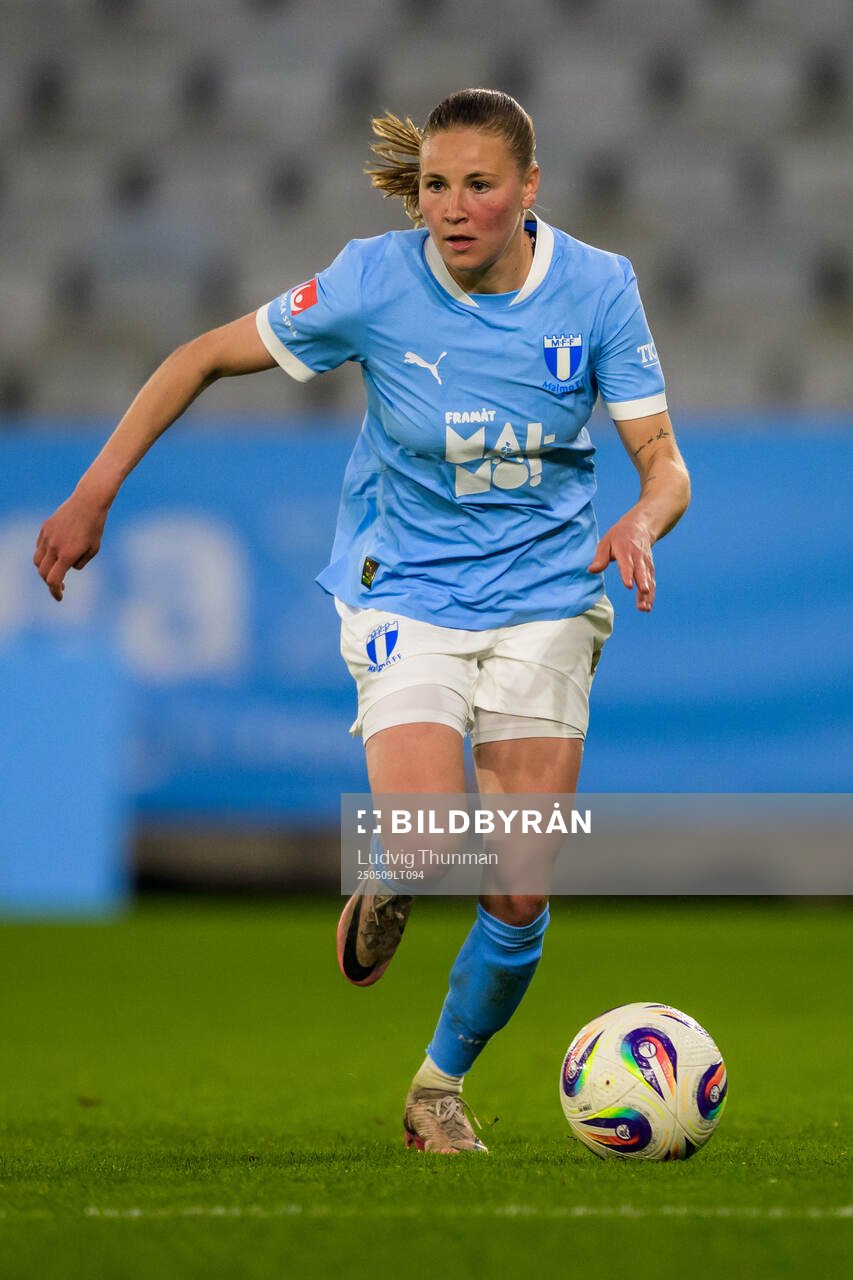 Malmö FFs Katariina Kosola under fotbollsmatchen i Damallsvenskan mellan Malmö FF och Alingsås den 9 maj 2025 i Malmö. 